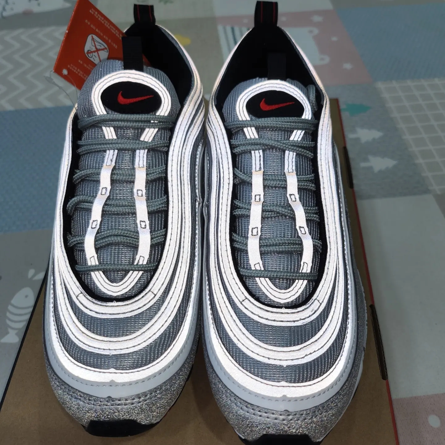 Nike x Supreme SB Zoom Blazer Mid QS 2 Industrial Blue, Nike Air Max 97 OG Silver Bullet 2022 착용 스타일 - 2