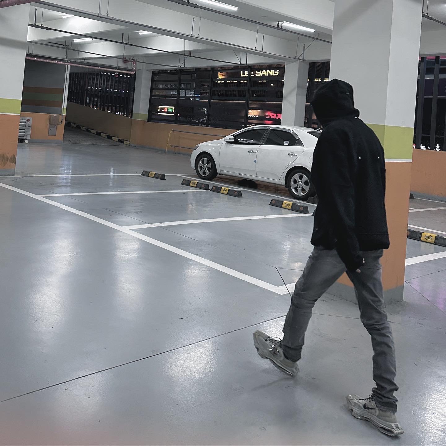 Undermycar Marshall Chest Pocket Balaclava Zip-Up Cariair - 22SS, Undermycar Legion.03 Slim Fit Blue Stitch Washed Jeans Washed Gray 착용 스타일 - 3