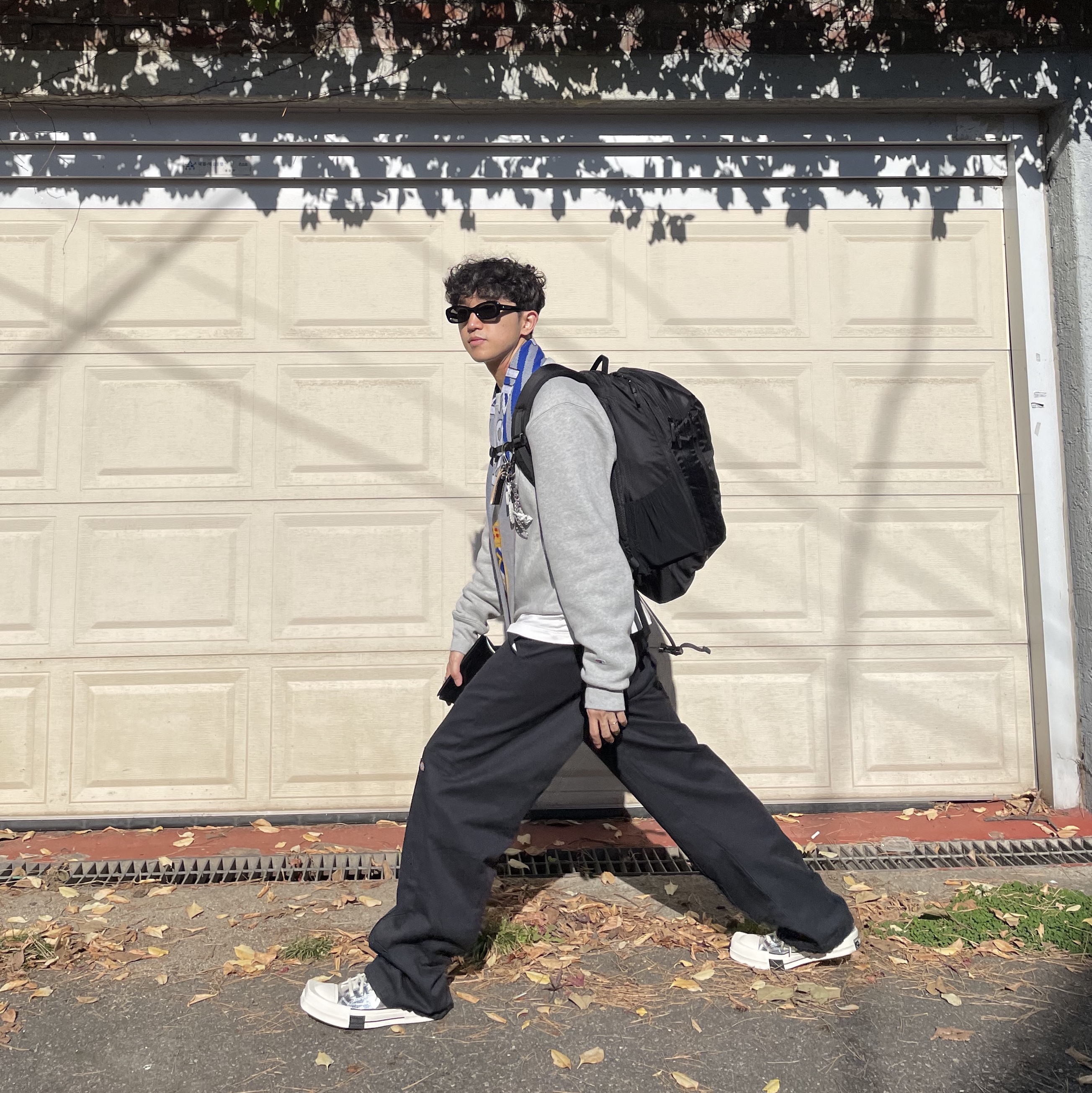 Converse x Drkshdw Turbodrk Chuck 70 Ox Silver Lacquered Denim, Arc'teryx Mantis 32 Backpack Black 착용 스타일 - 1