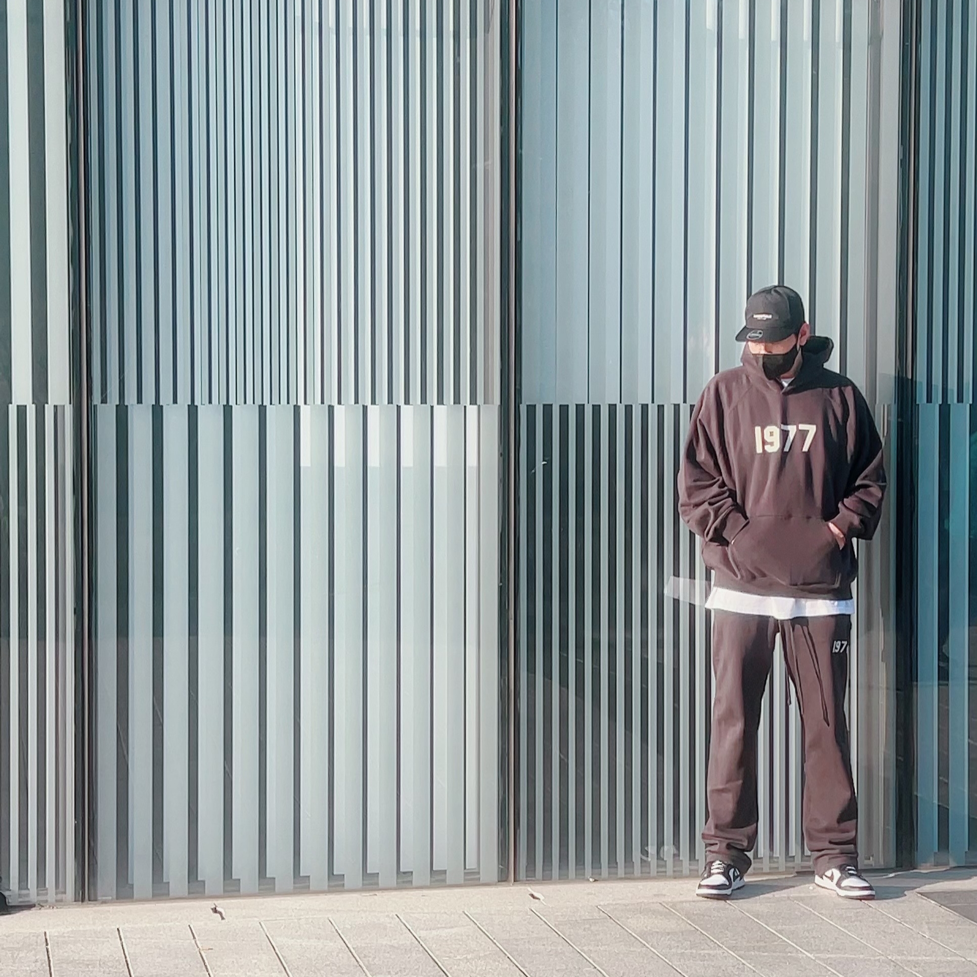Essentials 1977 Hoodie Iron - 22SS, Essentials 1977 Relaxed Sweatpants Iron - 22SS 착용 스타일