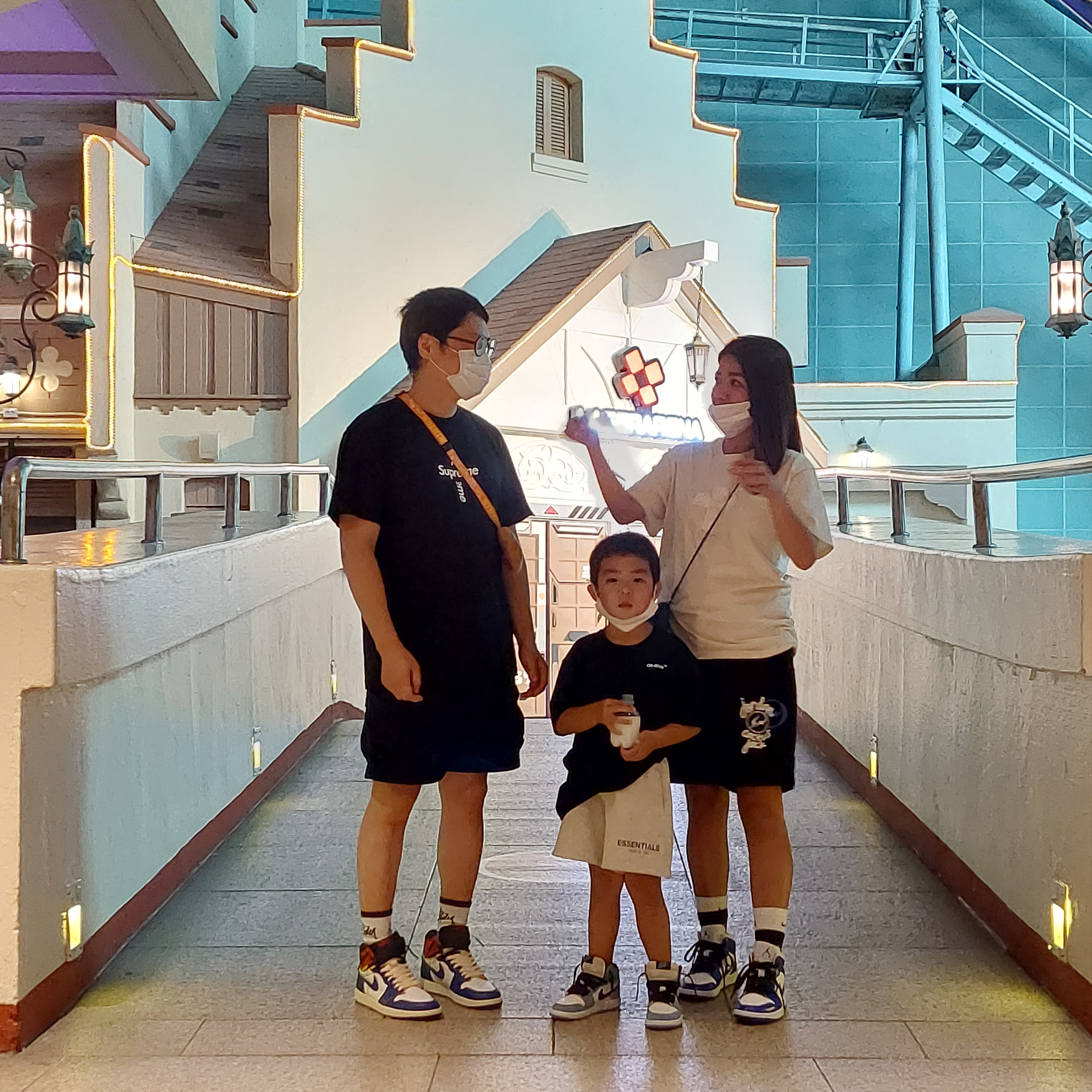 (PS) Jordan 1 Retro High OG University Blue, (Kids) Essentials The Core Collection Sweatshorts Light Oatmeal 착용 스타일