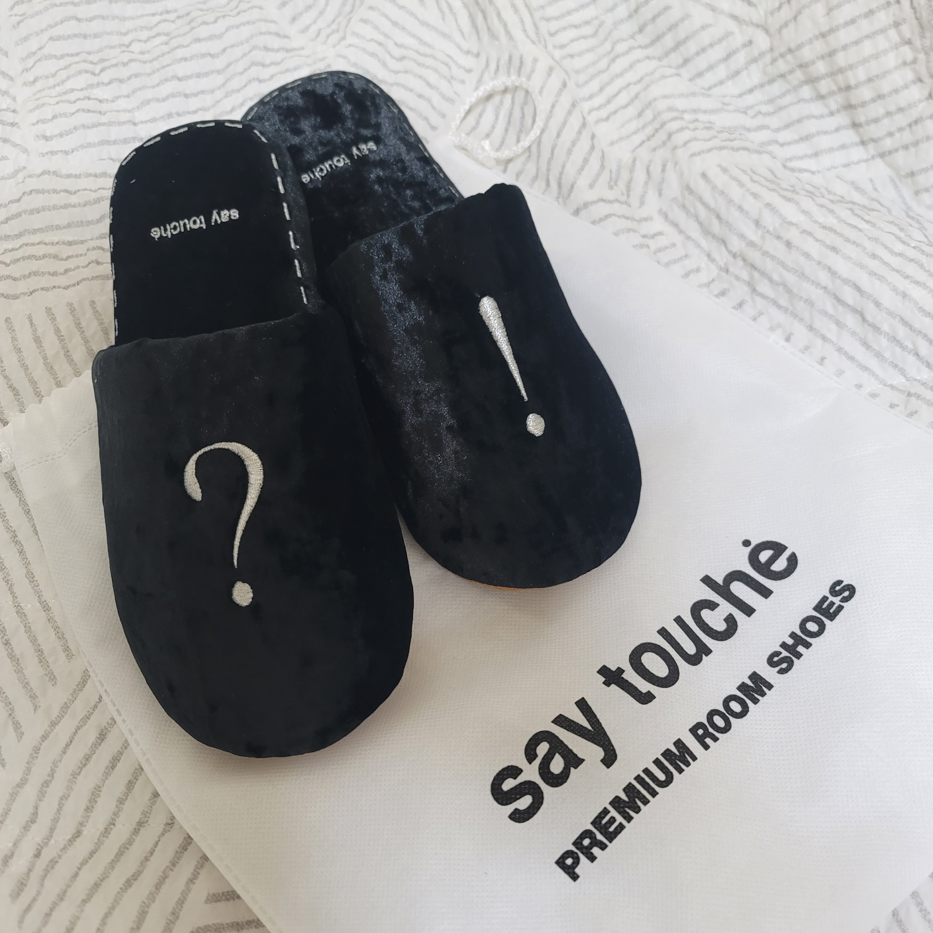 Say Touche Velvet Room Shoes Black 착용 스타일