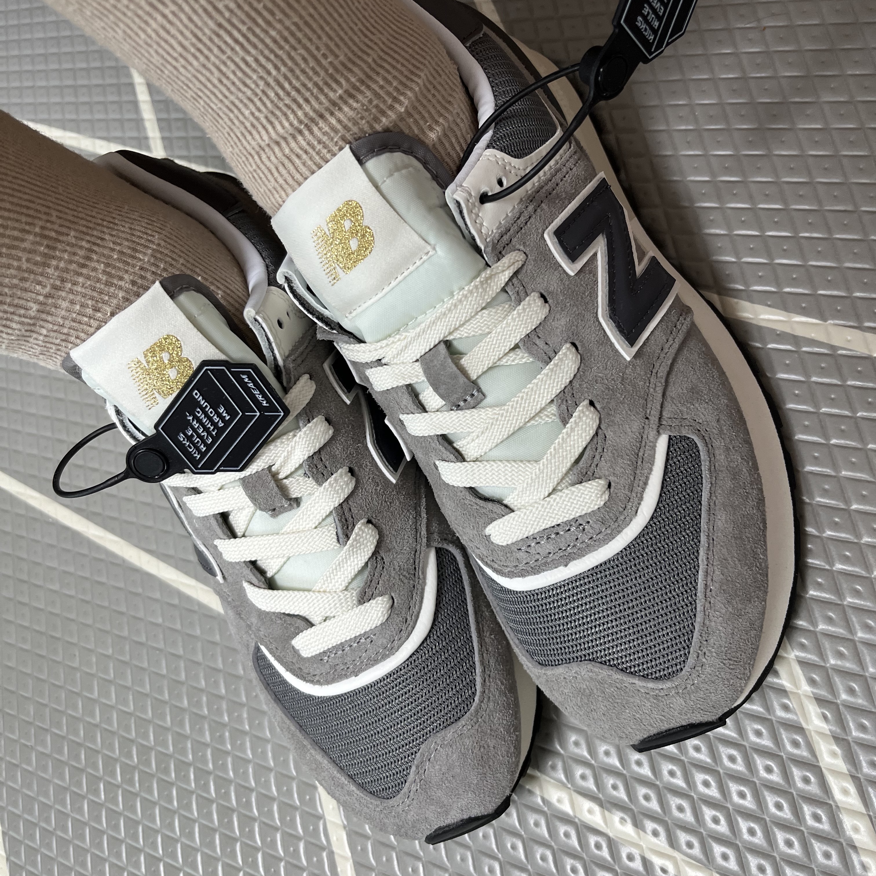 New Balance 574 Legacy Grey 착용 스타일