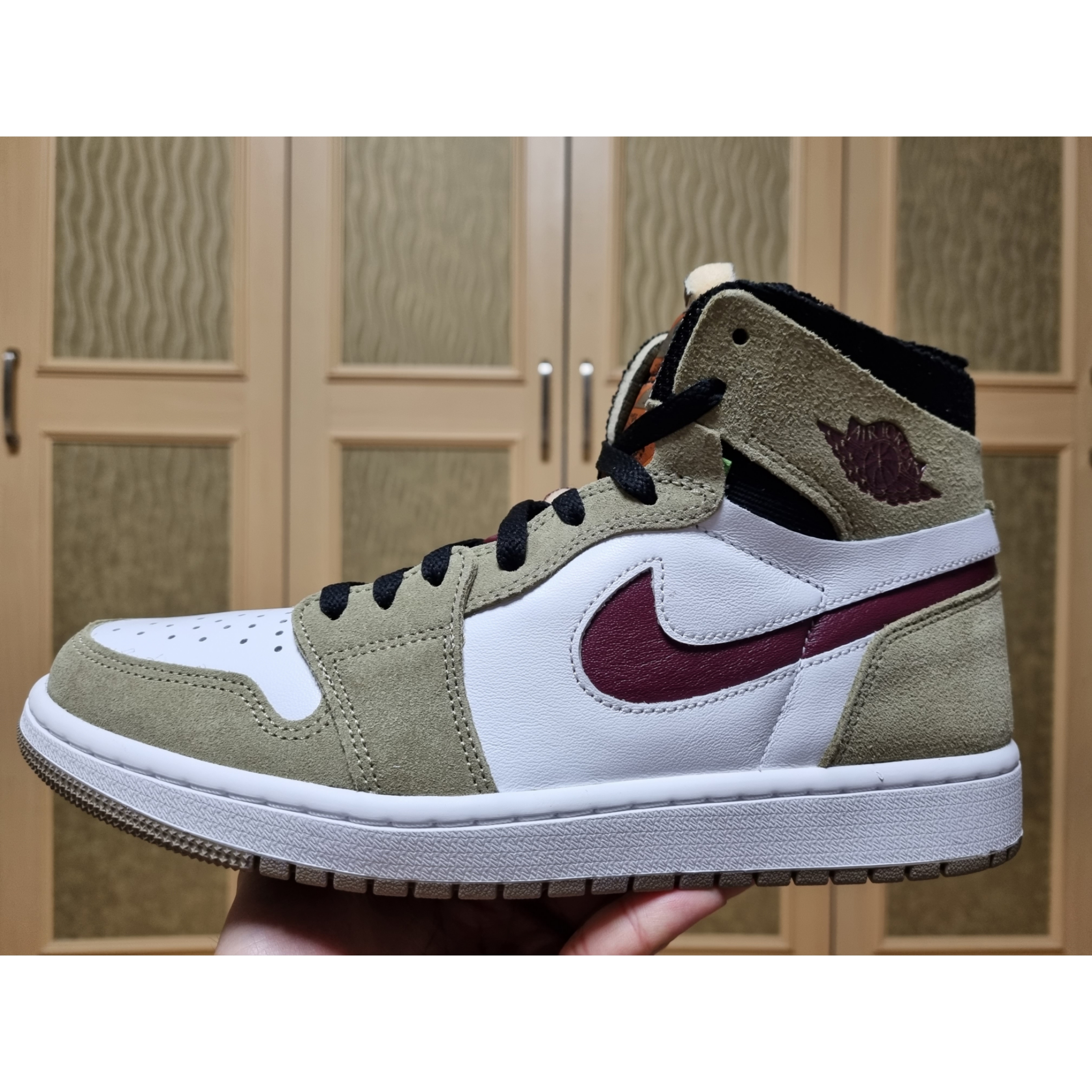 Jordan 1 Zoom Air CMFT Neutral Olive 착용 스타일 - 1