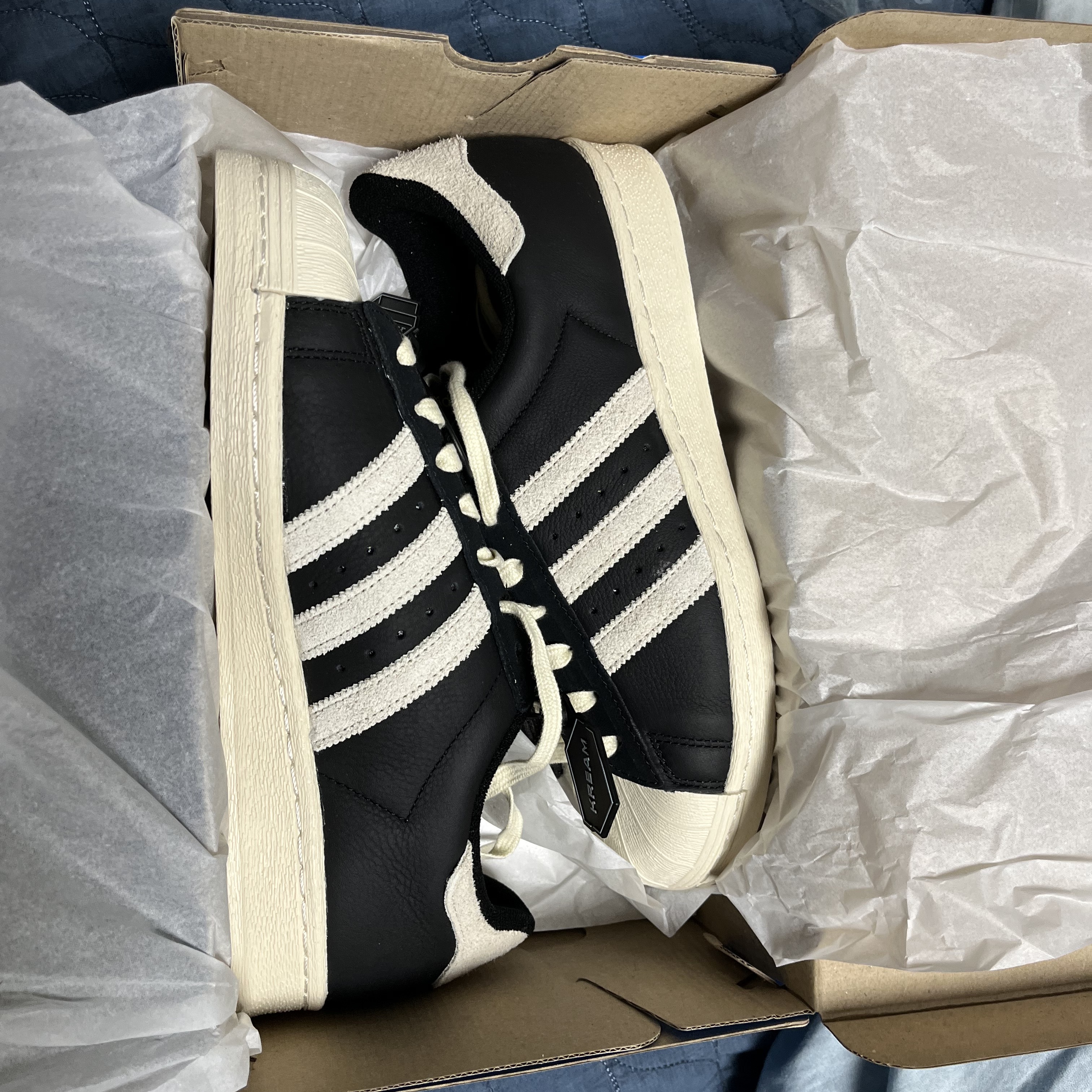 Adidas Superstar 82 Black White 착용 스타일 - 3