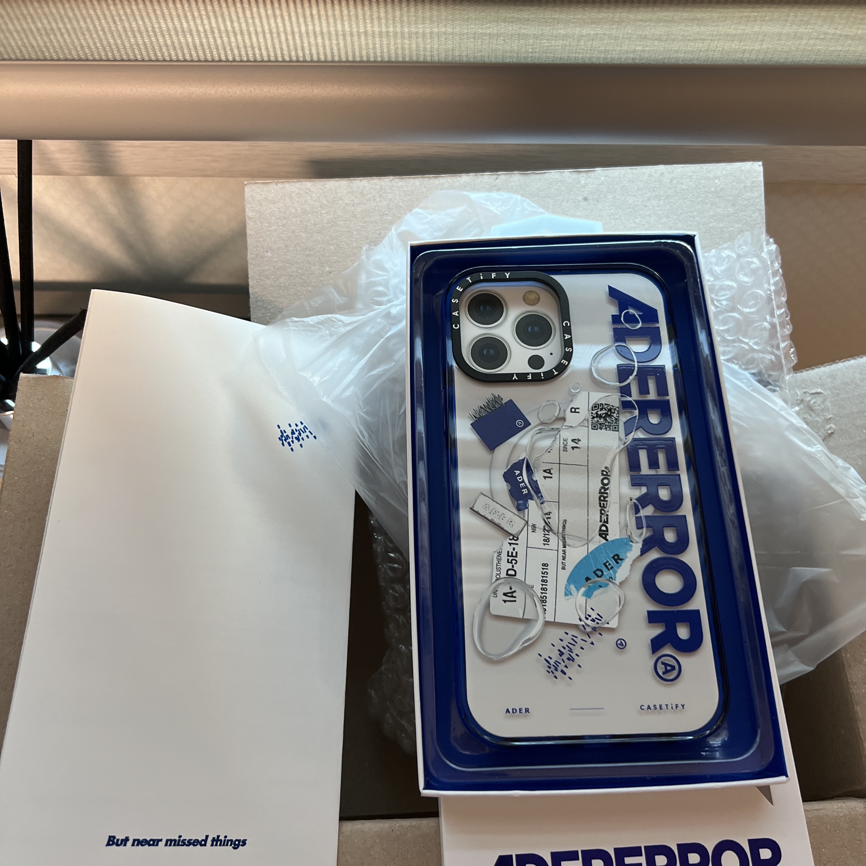 Casetify x Ader Error iPhone Sticker Magsafe Case Clear 착용 스타일 - 4