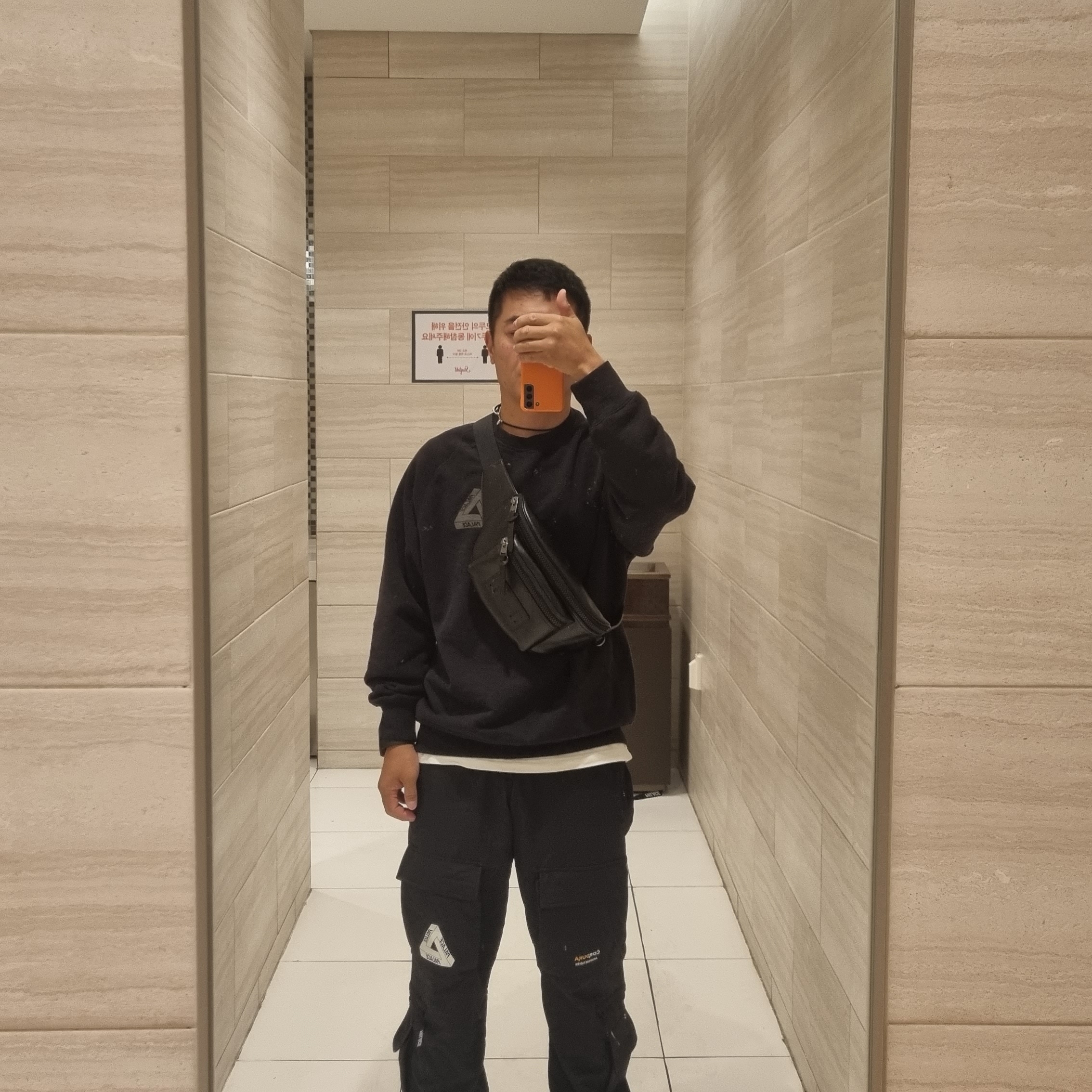 Palace Tri-Ferg Slub Crew Black - 22FW, Palace Cordura RS Shell Cargos Black - 22FW 착용 스타일