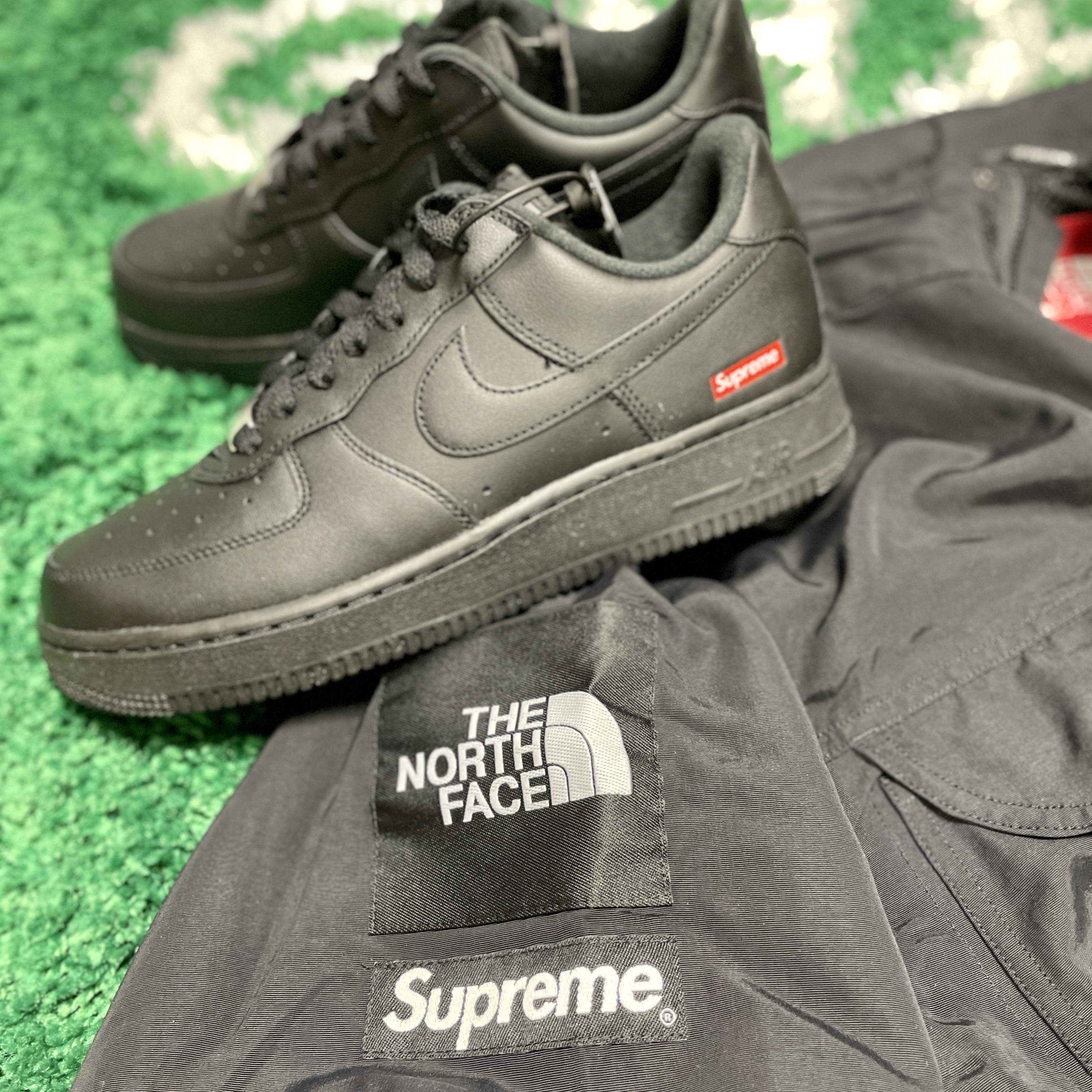 Supreme x The North Face Trekking Convertible Jacket Black - 22SS, Nike x Supreme Air Force 1 Low Black 착용 스타일
