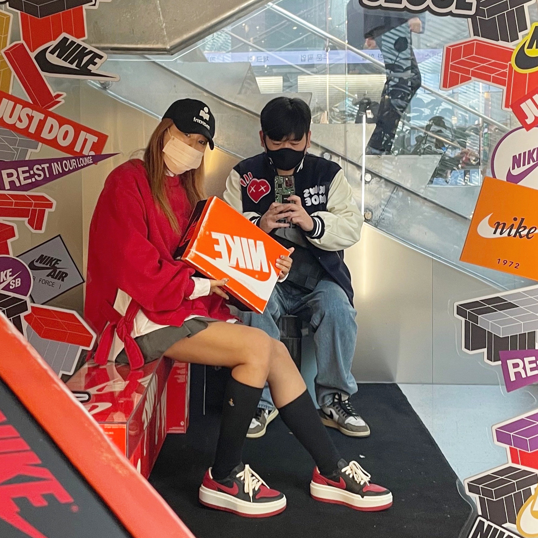 Jordan 1 Retro High OG Chicago 2022, Jordan 1 x Travis Scott Retro High OG SP Mocha 착용 스타일 - 1