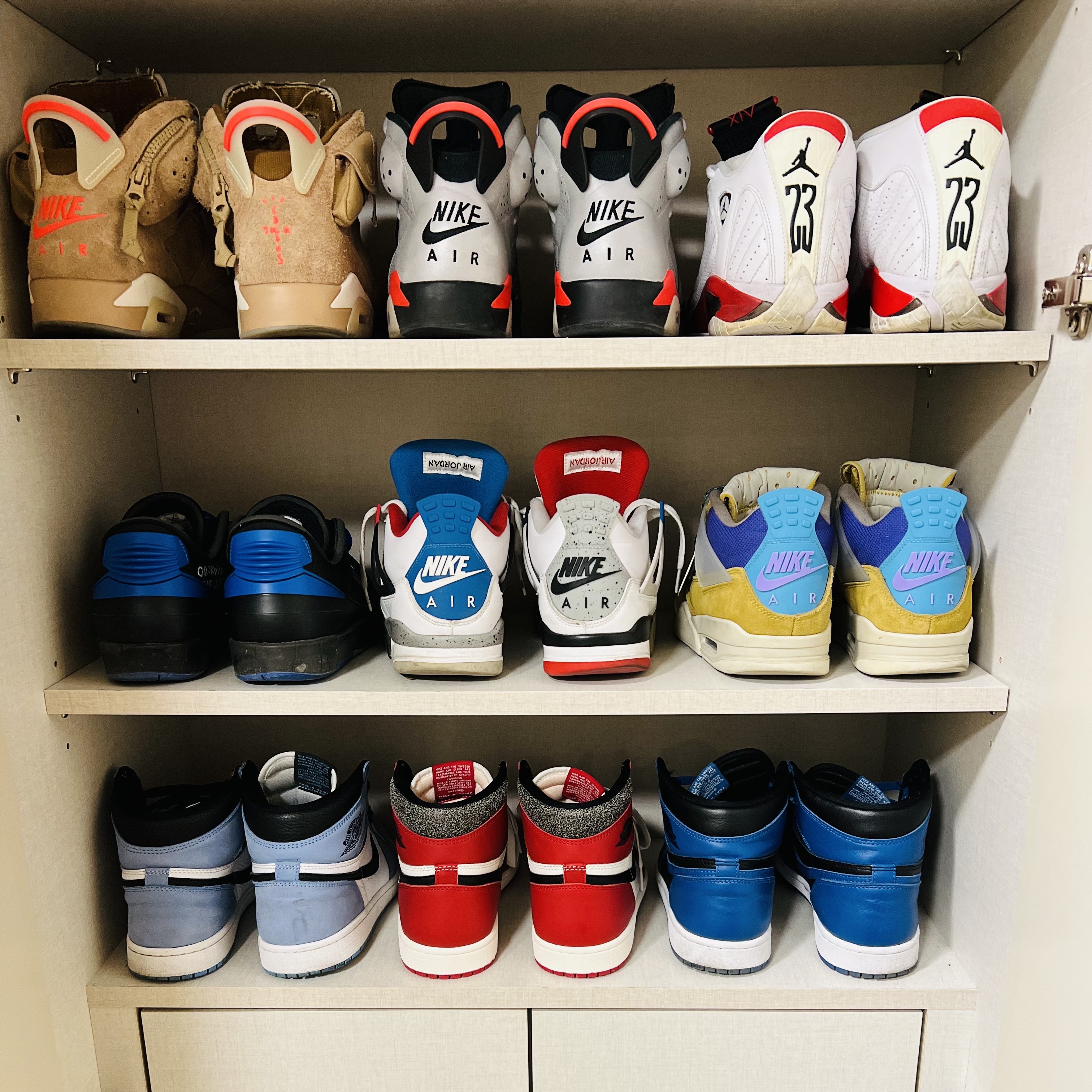 Jordan 1 Retro High OG Chicago 2022, Jordan 1 Retro High OG University Blue 착용 스타일 - 4