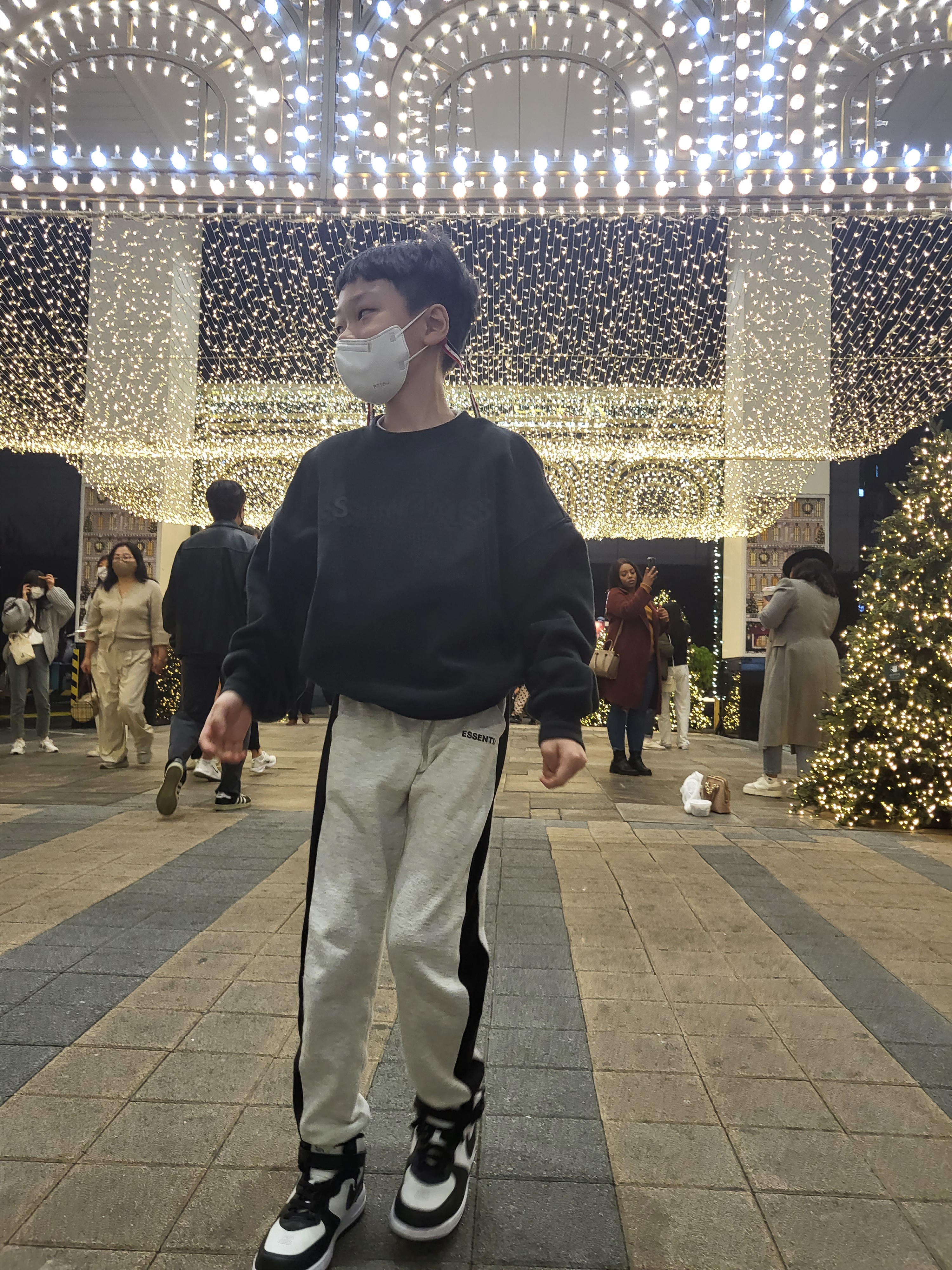 Nike x Stussy Air Force 1 '07 Mid SP Black and Light Bone, (Kids) Essentials Pull-Over Crewneck Sweatshirt Black - 21SS 착용 스타일