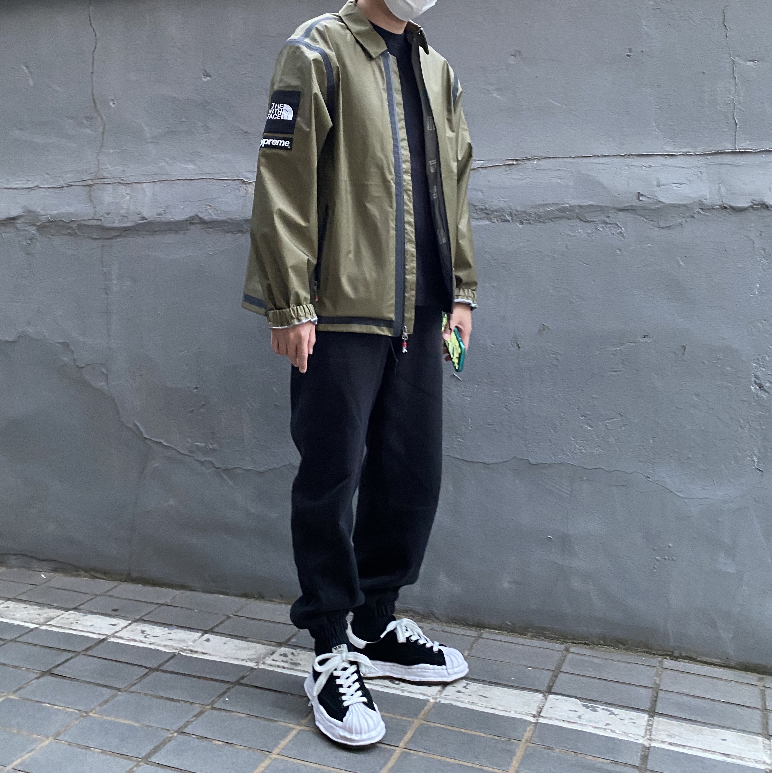 Supreme x The North Face Summit Series Outer Tape Seam Coaches Jacket Olive - 21SS, Maison Mihara Yasuhiro Blakey OG Sole Canvas Low-top Sneakers Black 착용 스타일