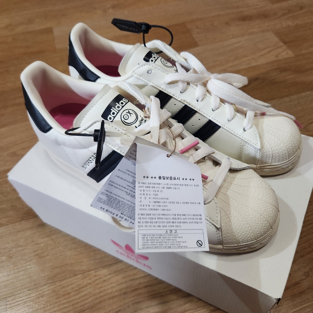 Adidas x Andre Saraiva Superstar Cream White Core Black 착용 스타일
