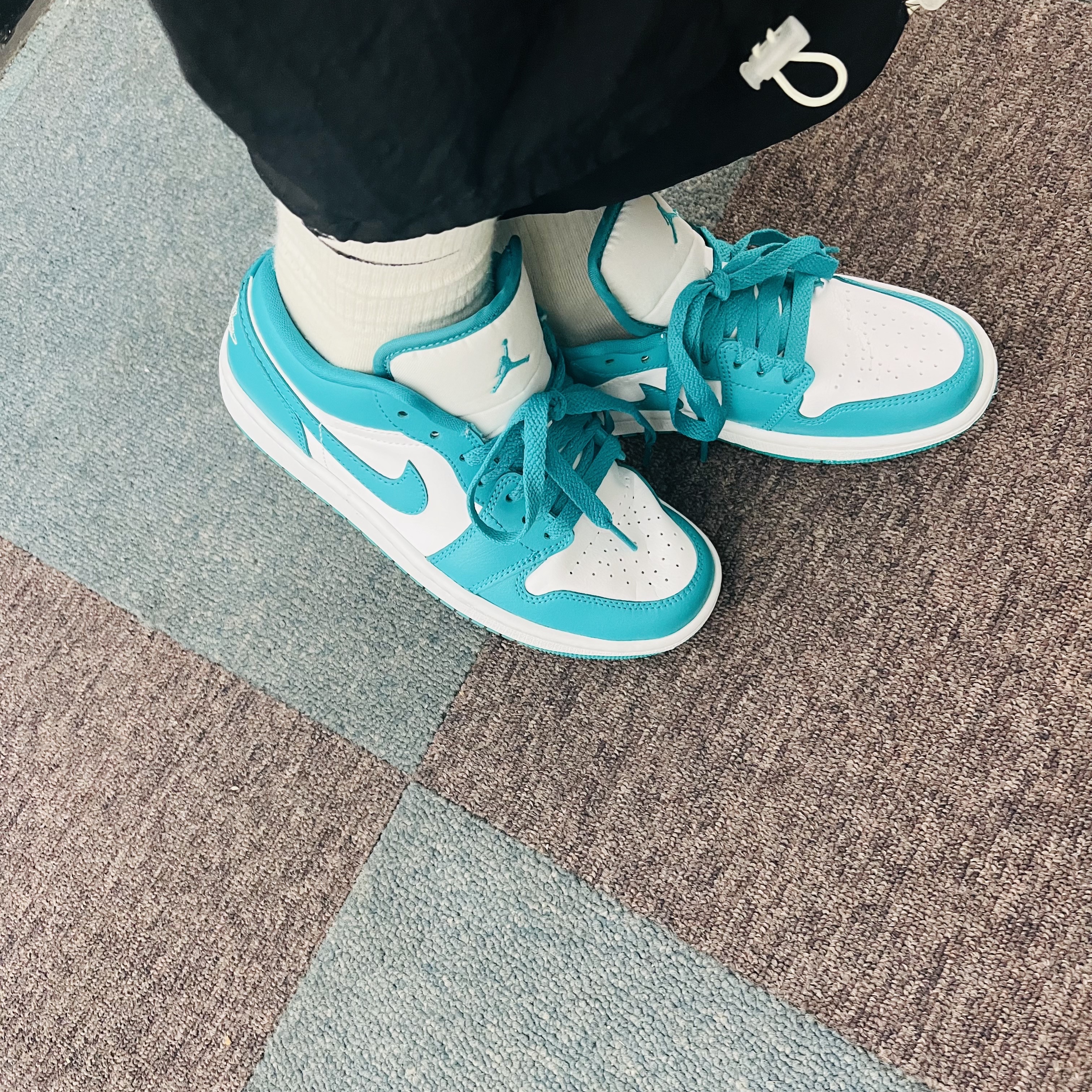 (W) Jordan 1 Low New Emerald 착용 스타일 - 2