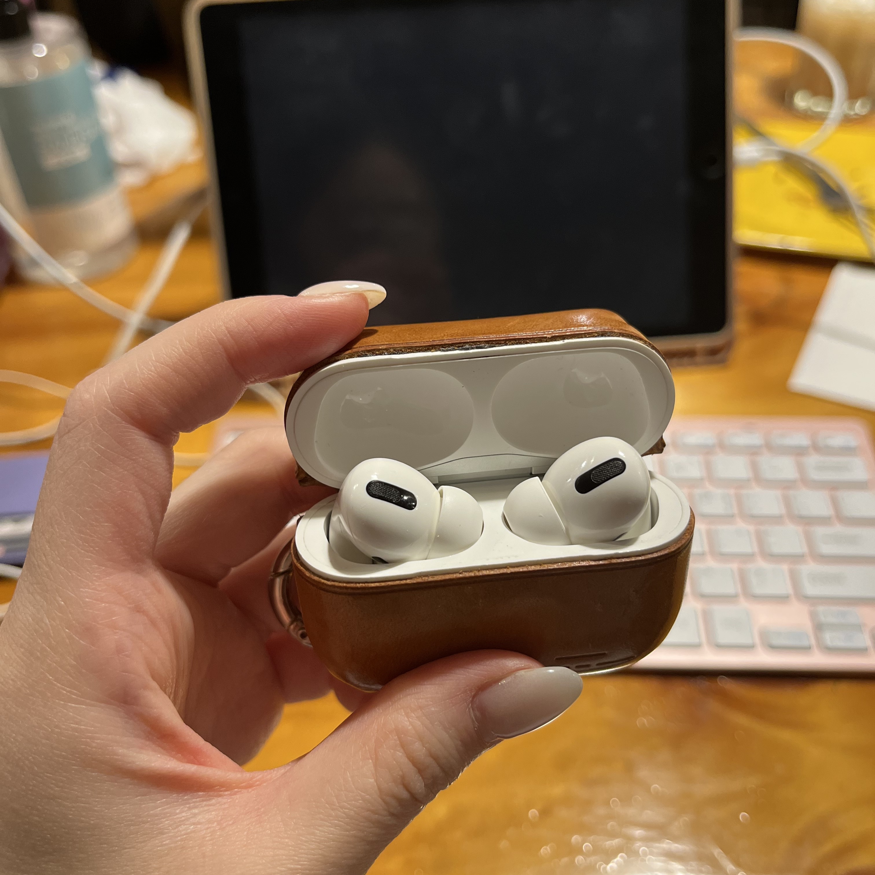 Apple AirPods Pro with MagSafe Charging Case (Korean Ver.) 착용 스타일