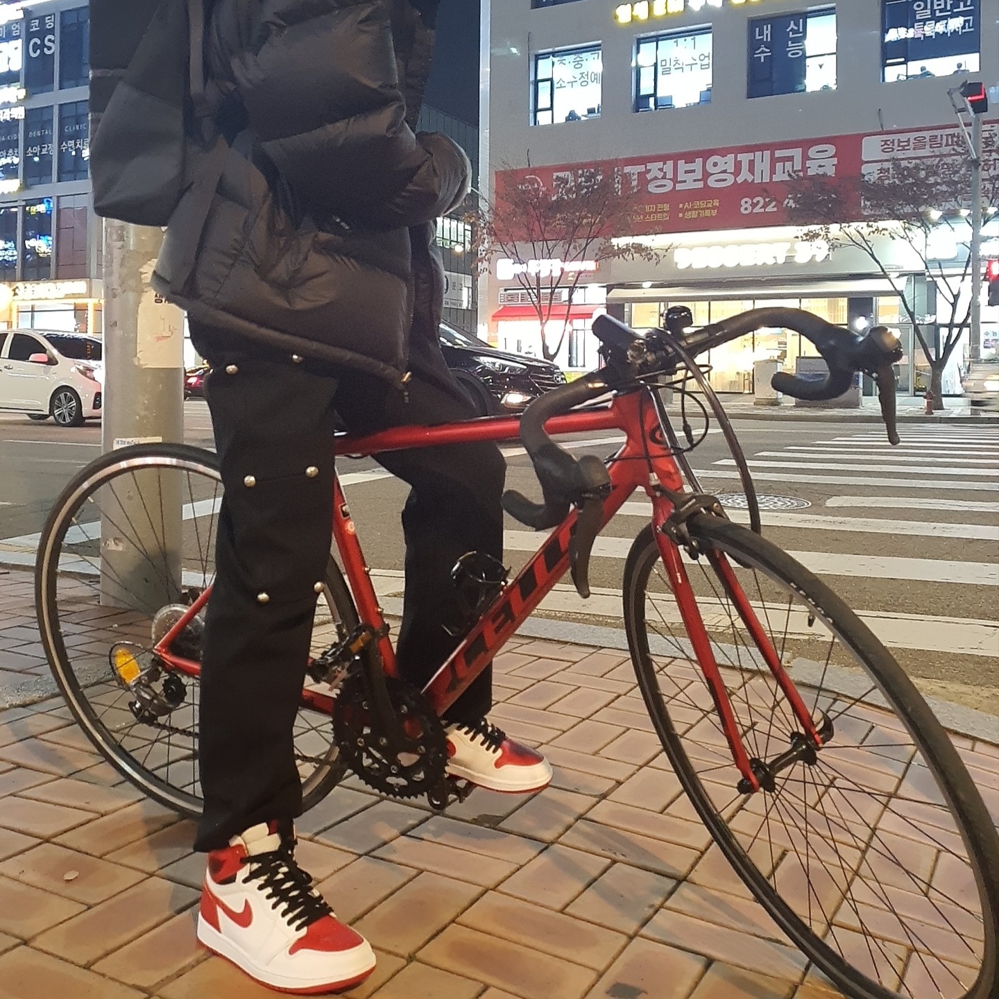 Jordan 1 Retro High OG Heritage, The North Face 1996 Eco Nuptse Jacket Black 착용 스타일 - 2
