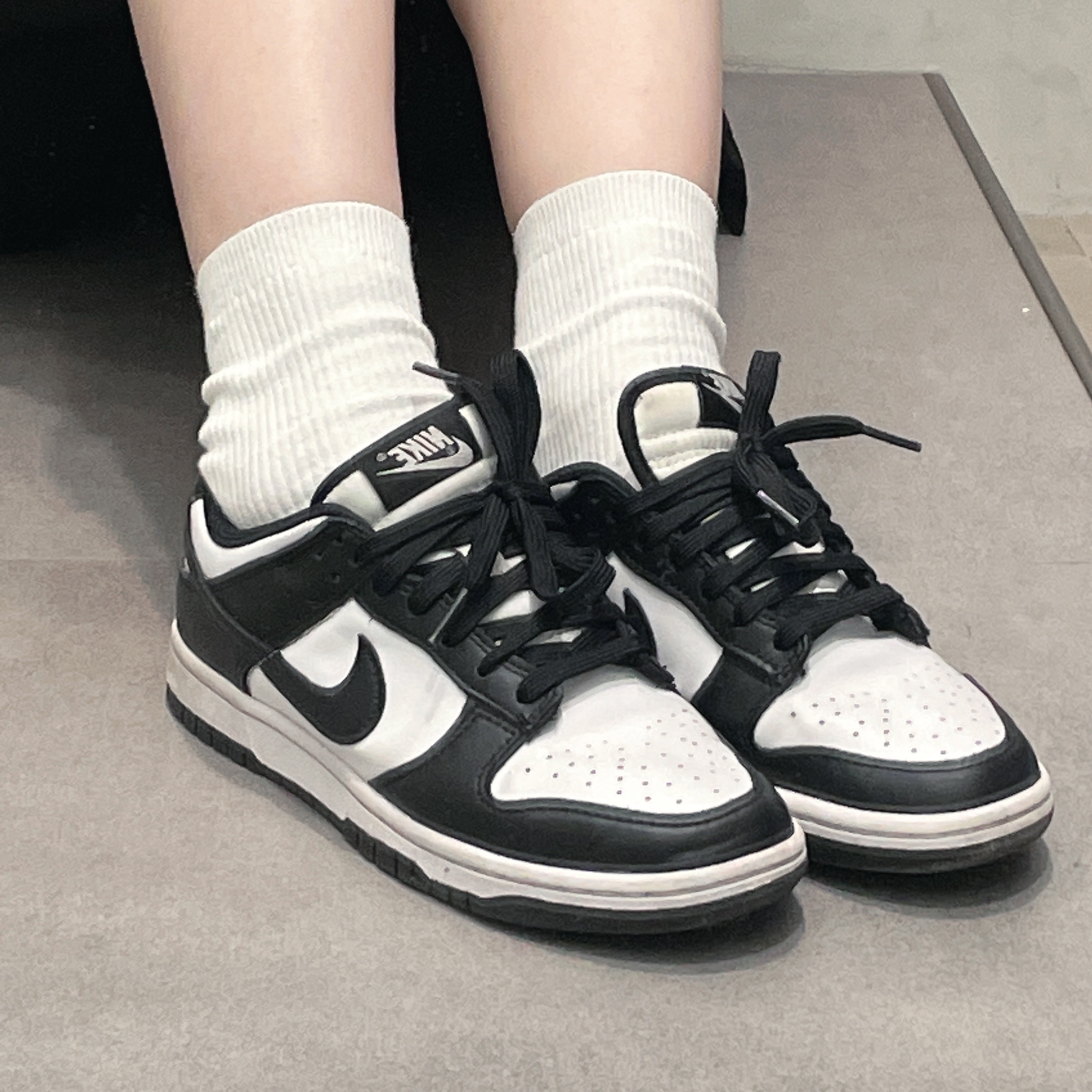 (W) Nike Dunk Low Black 착용 스타일 - 2