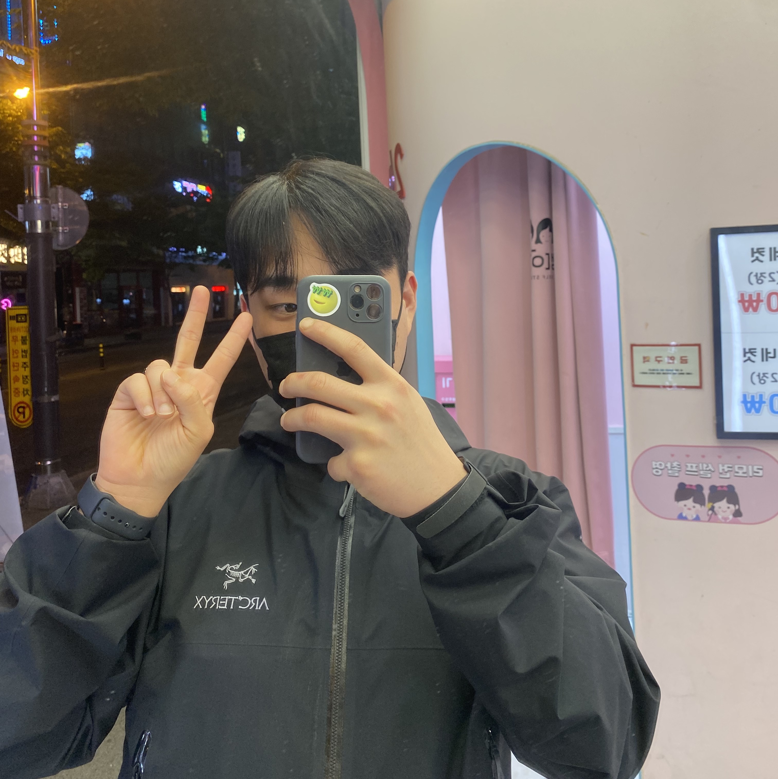 Arc'teryx Beta Jacket Black 착용 스타일