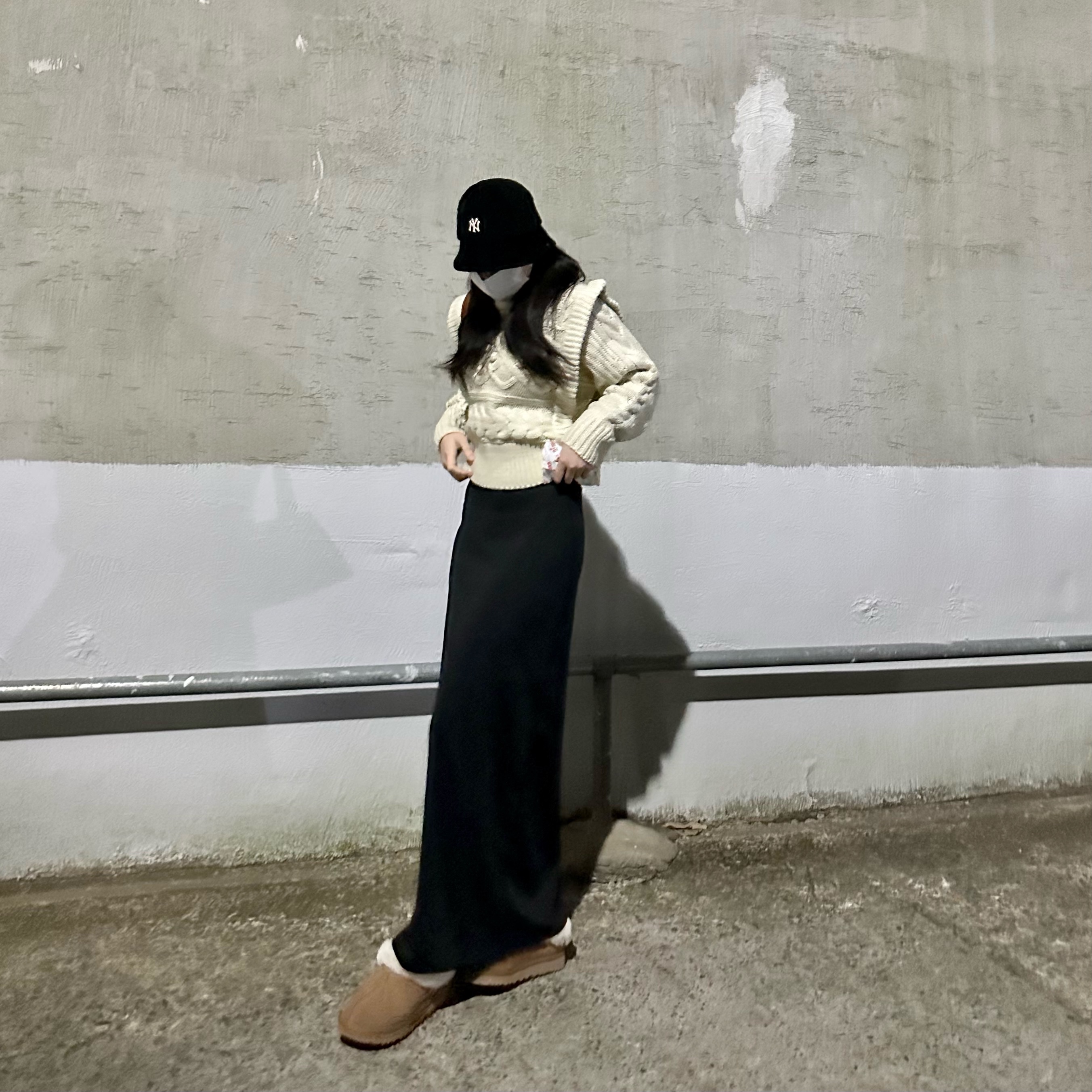 (W) UGG Tazzette Slipper Chestnut, Apple AirPods Max Lightning Space Gray (Korean Ver.) 착용 스타일 - 2