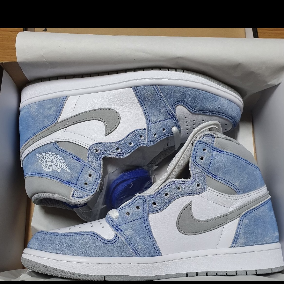 Jordan 1 Retro High OG Hyper Royal 착용 스타일