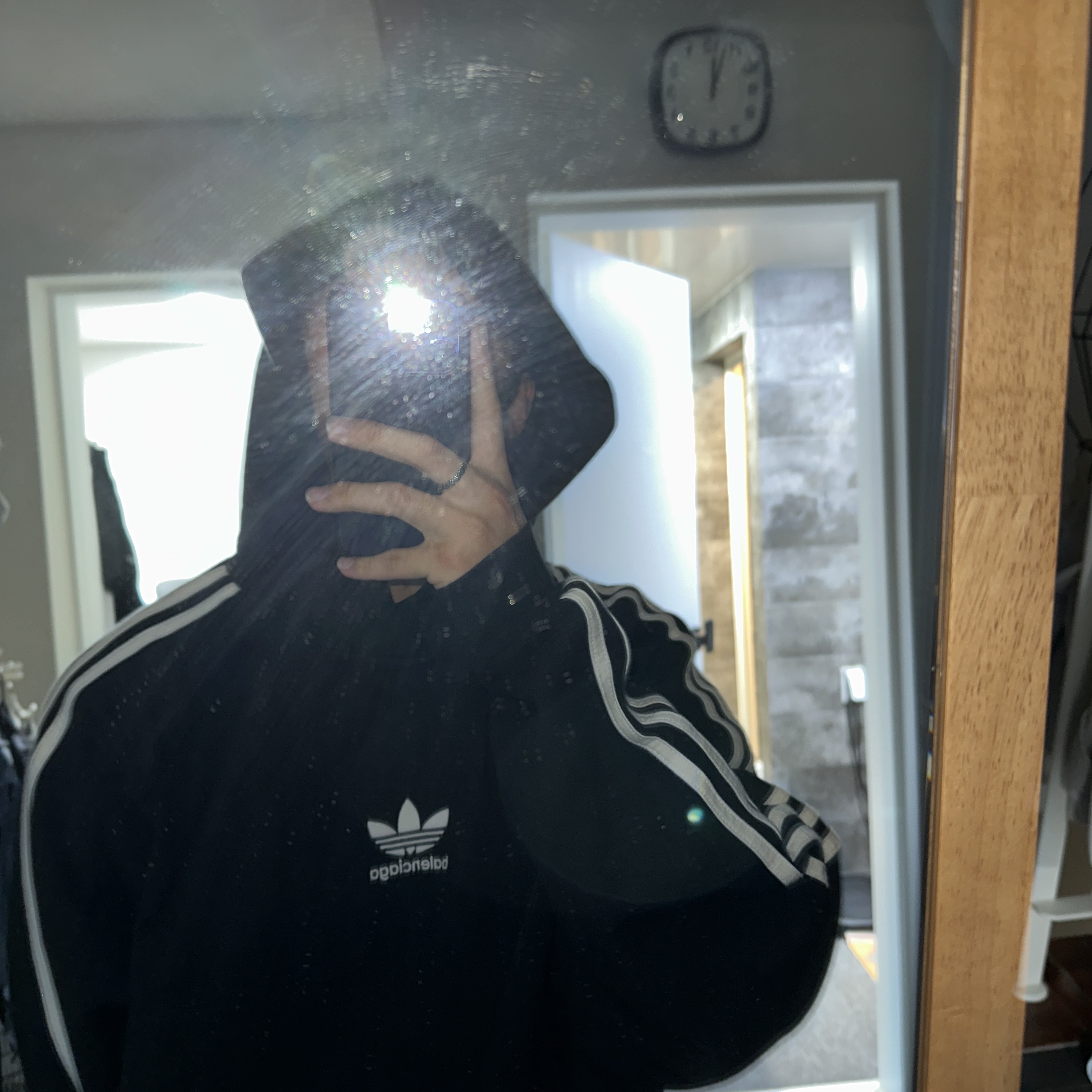 Balenciaga x Adidas Hoodie Large Fit Black 착용 스타일