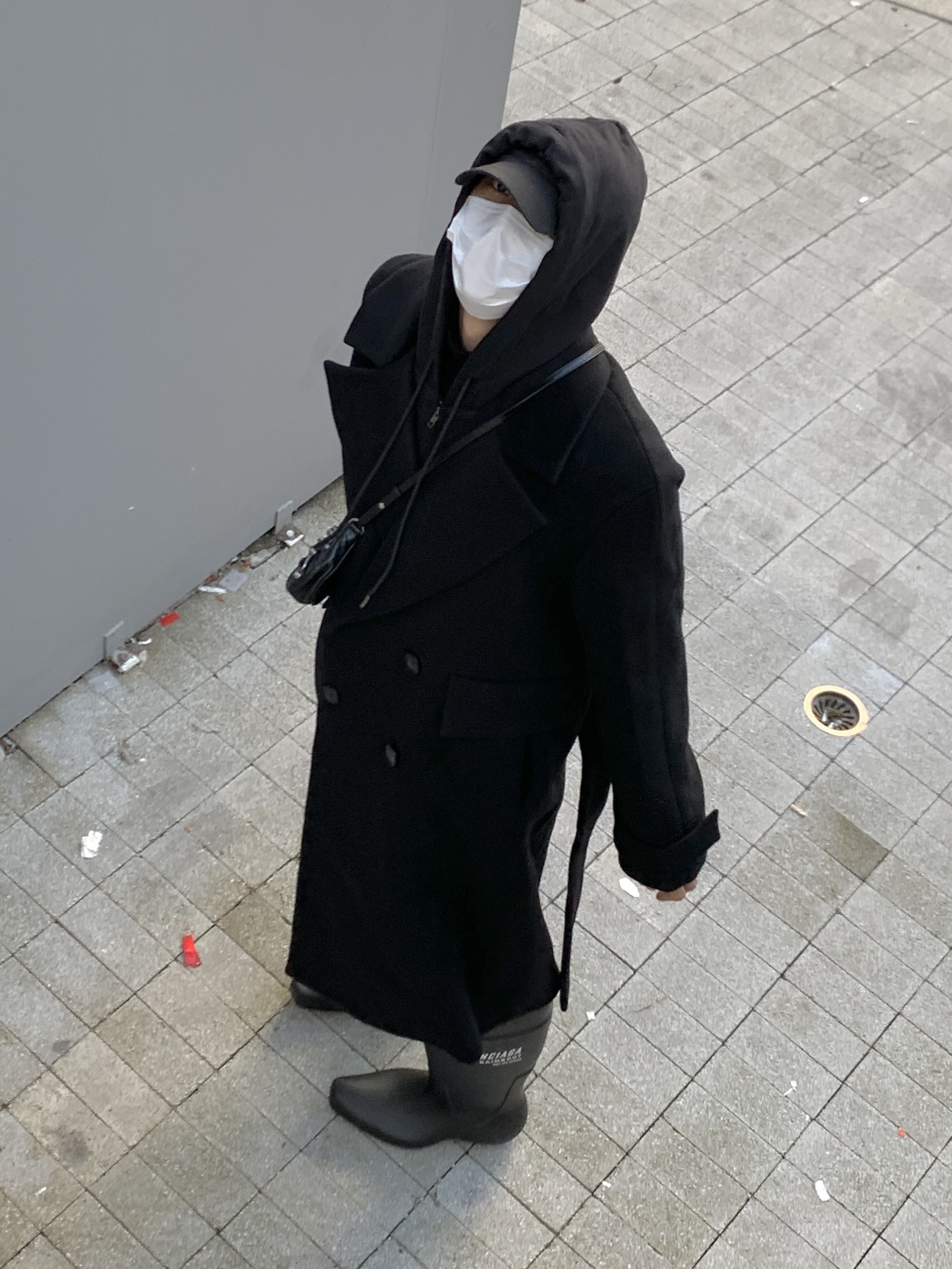 Balenciaga Gaffer Cap Black 착용 스타일 - 1
