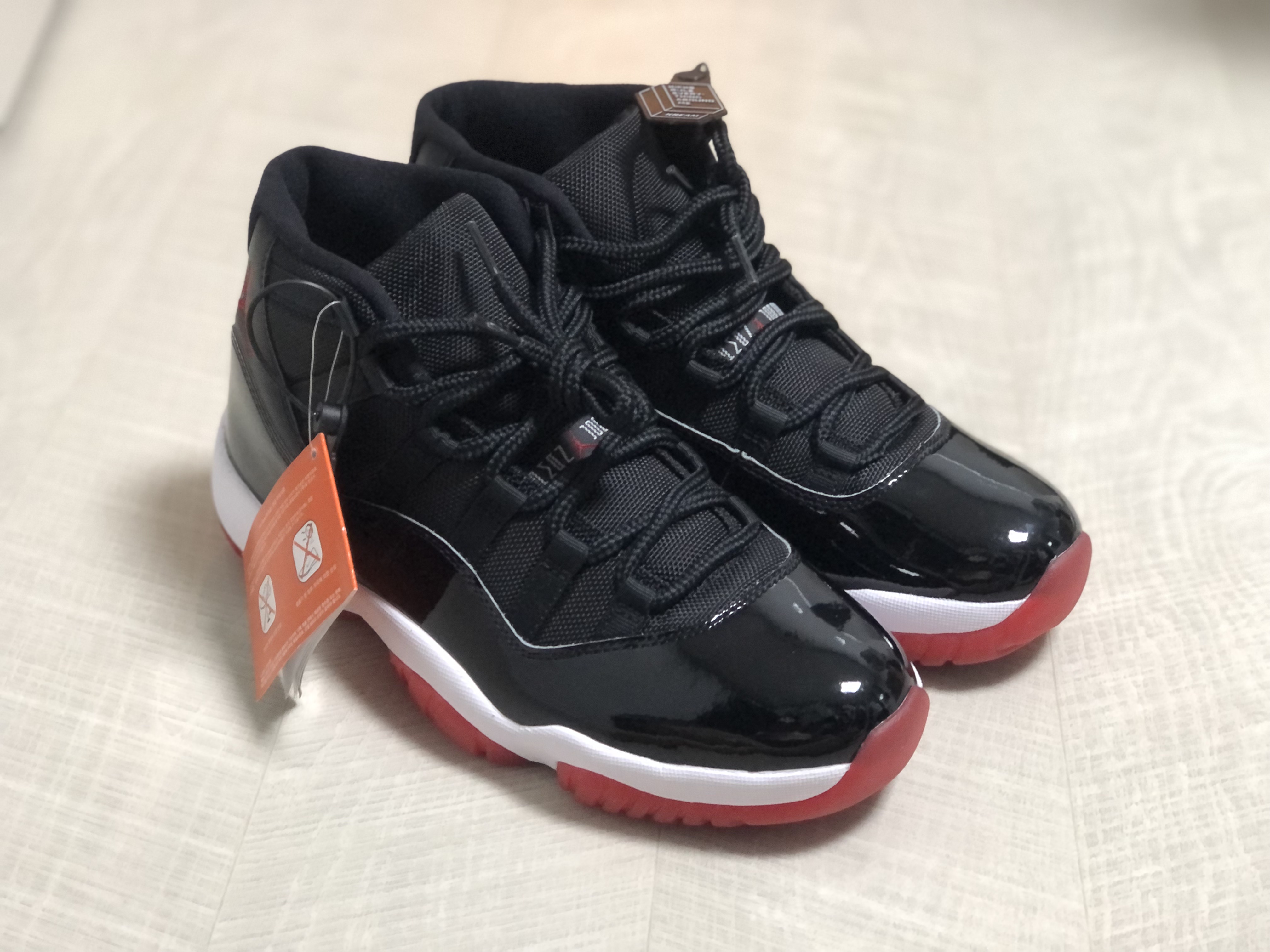 Jordan 11 Retro Bred 2019, Jordan 11 Retro Low Legend Blue 착용 스타일 - 2