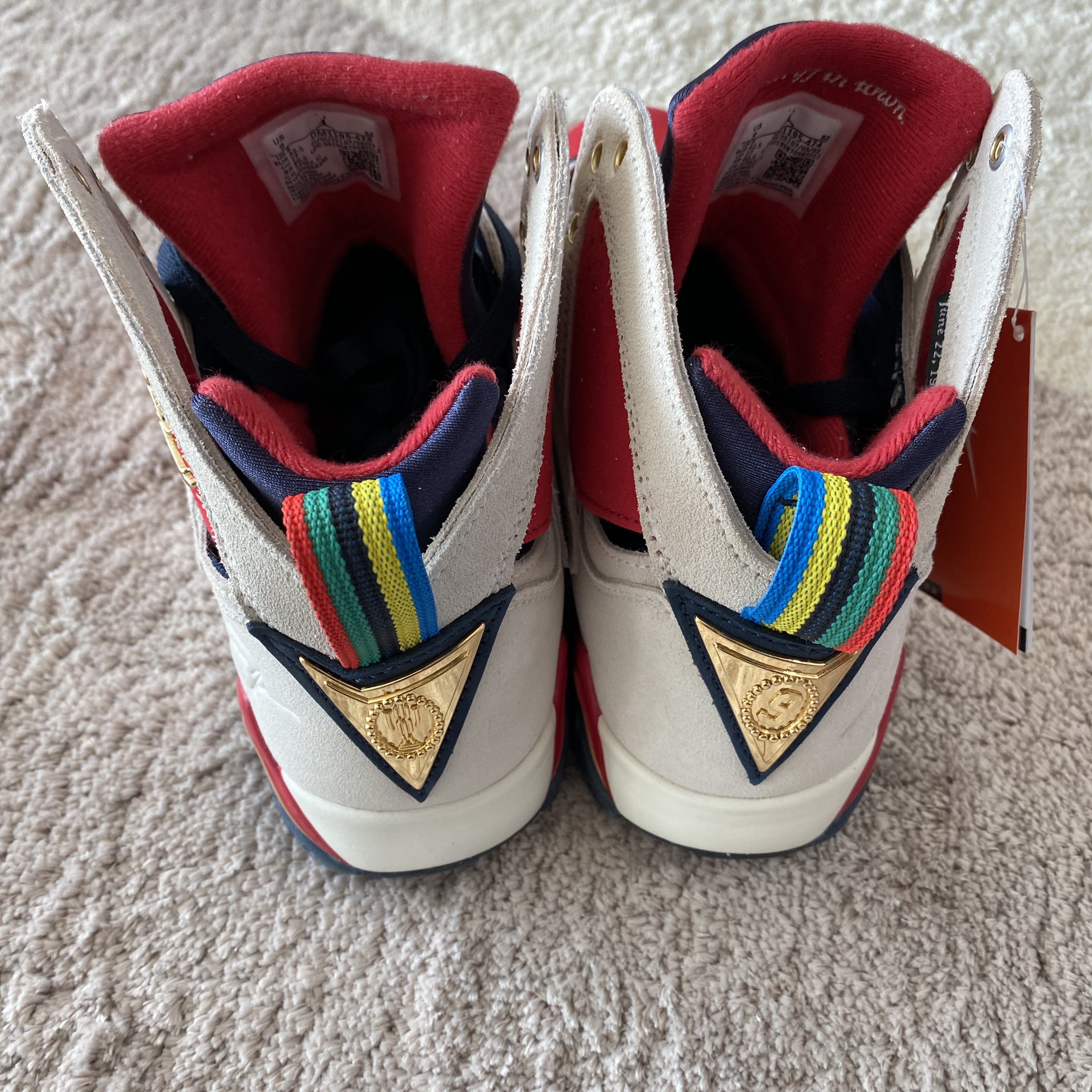 Jordan 7 x Trophy Room Retro SP True Red and Obsidian 착용 스타일 - 3