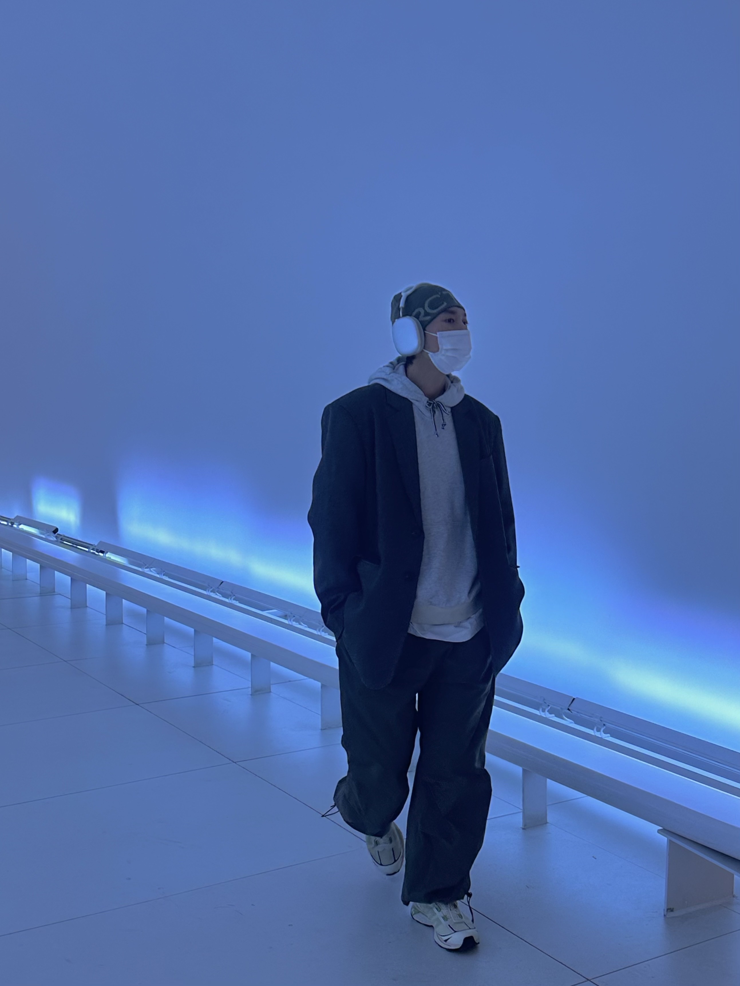 Apple AirPods Max Lightning Silver (Korean Ver.) 착용 스타일 - 2