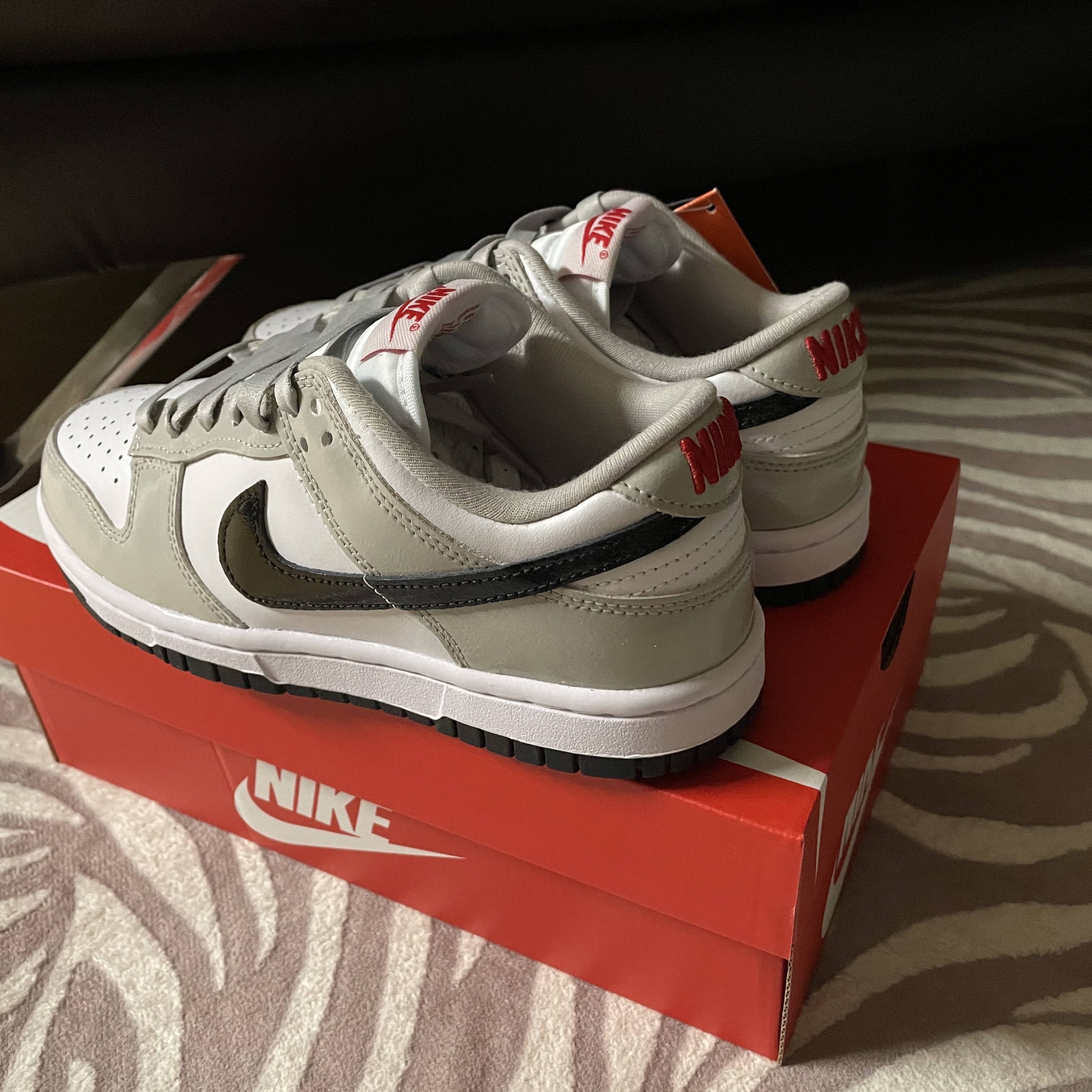 (W) Nike Dunk Low Essential Light Iron Ore Black 착용 스타일 - 2