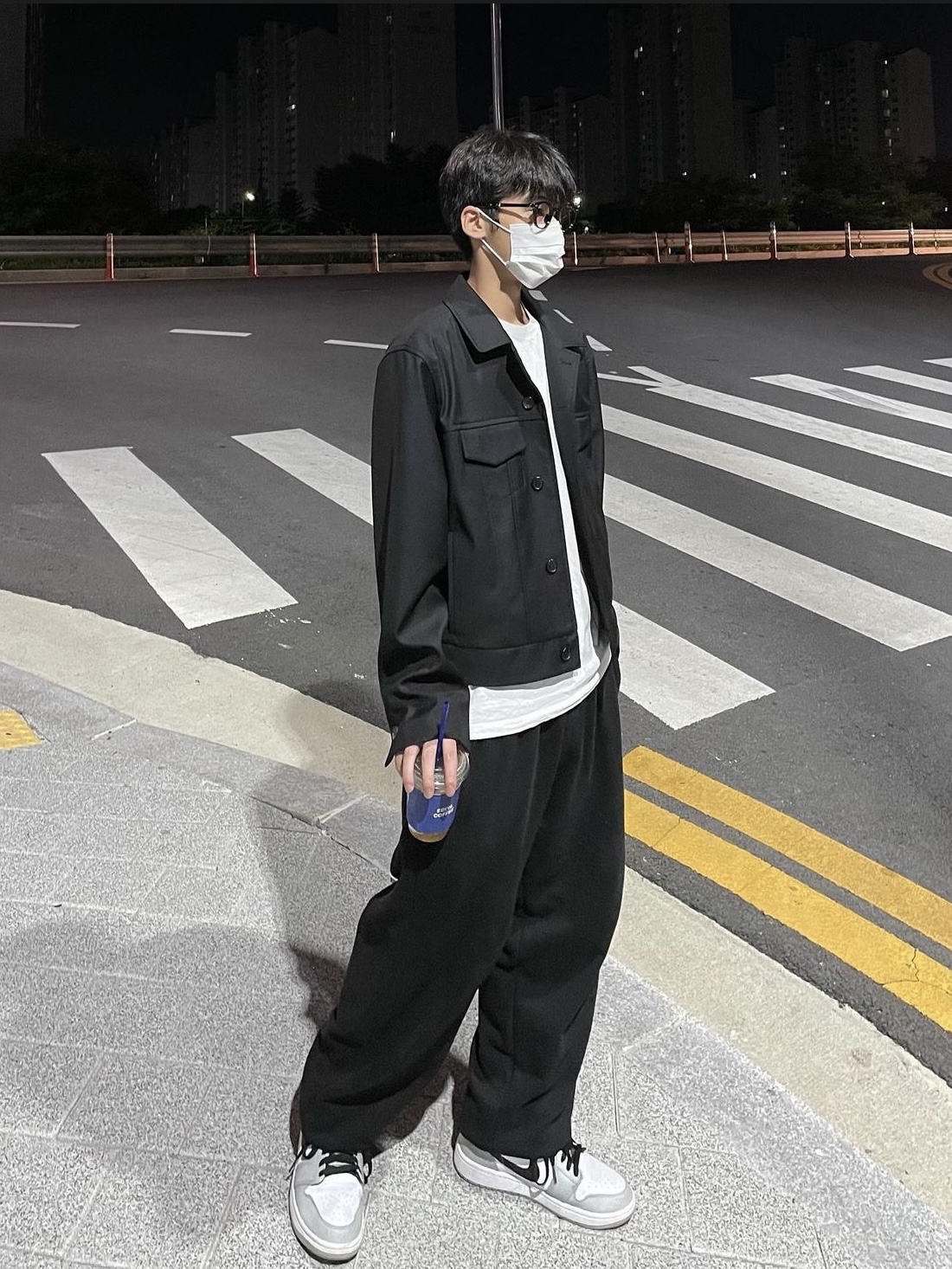 Jordan 1 Mid Light Smoke Grey 착용 스타일 - 2