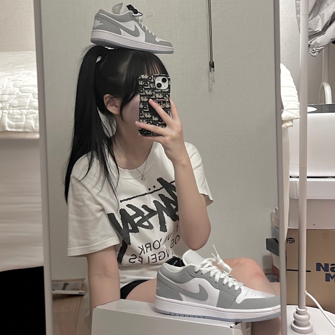 (W) Jordan 1 Low White Wolf Grey 착용 스타일 - 1