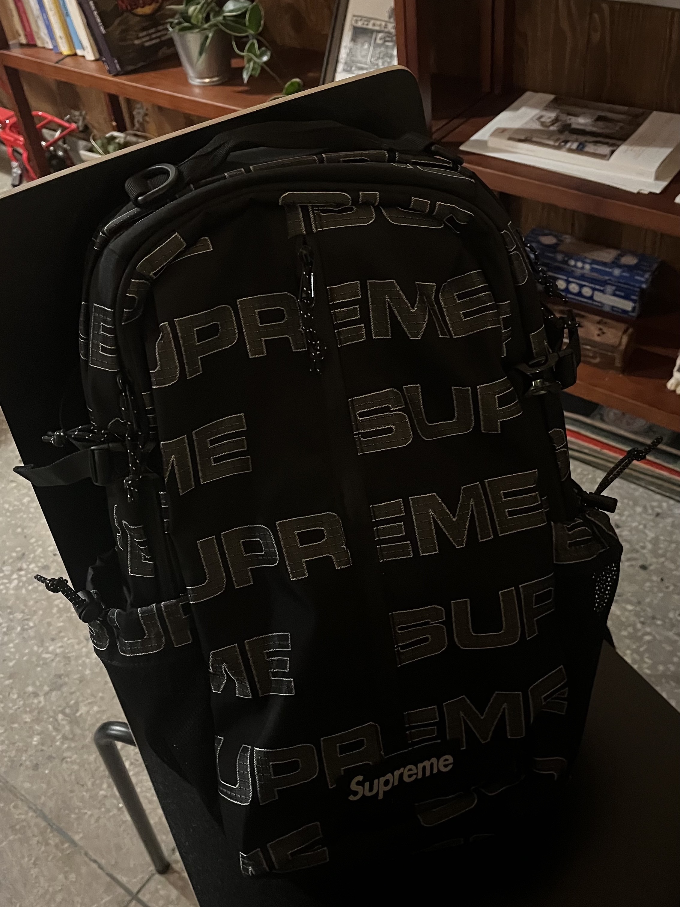 Supreme Backpack Black - 21FW 착용 스타일