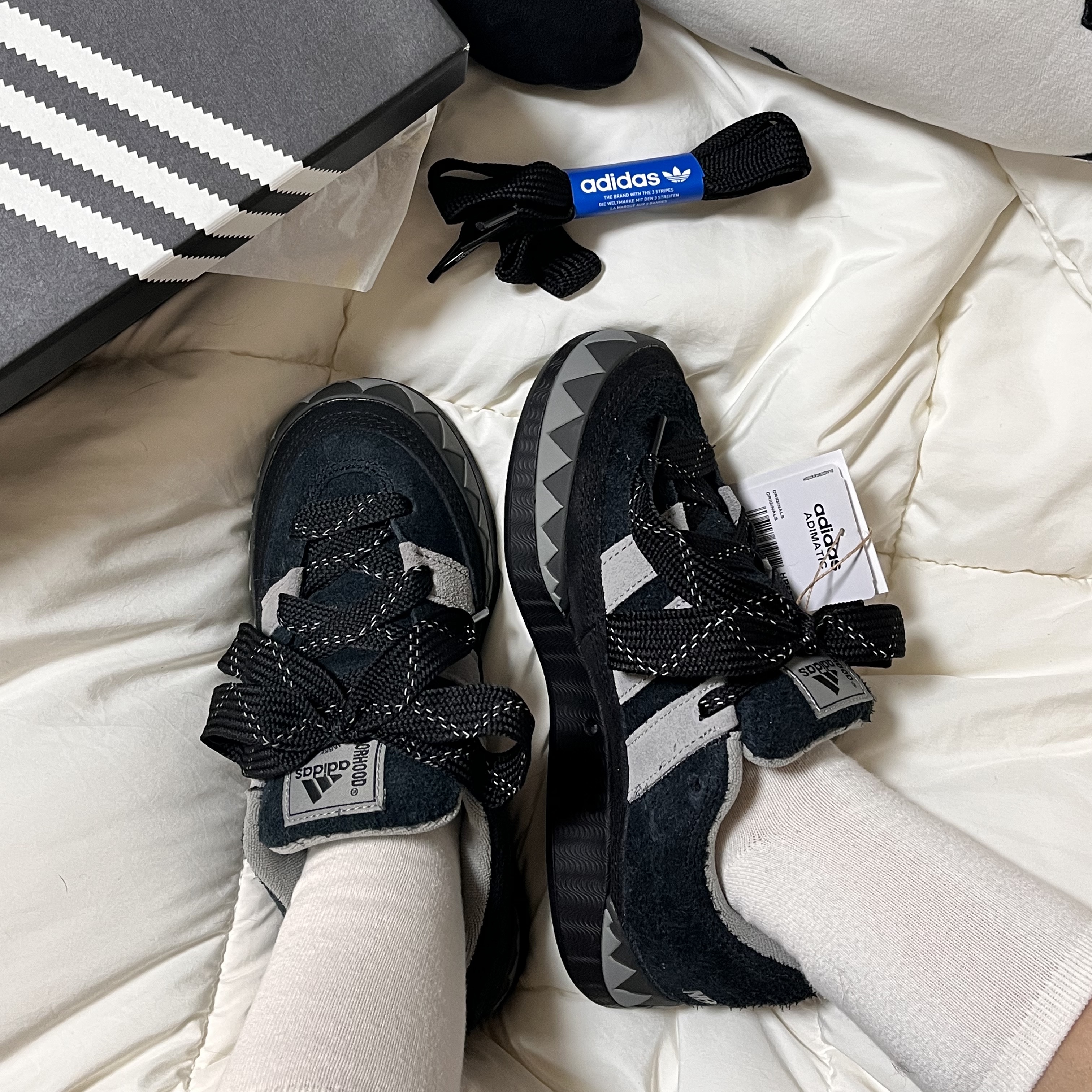 Adidas x Neighborhood Adimatic Core Black 착용 스타일 - 1