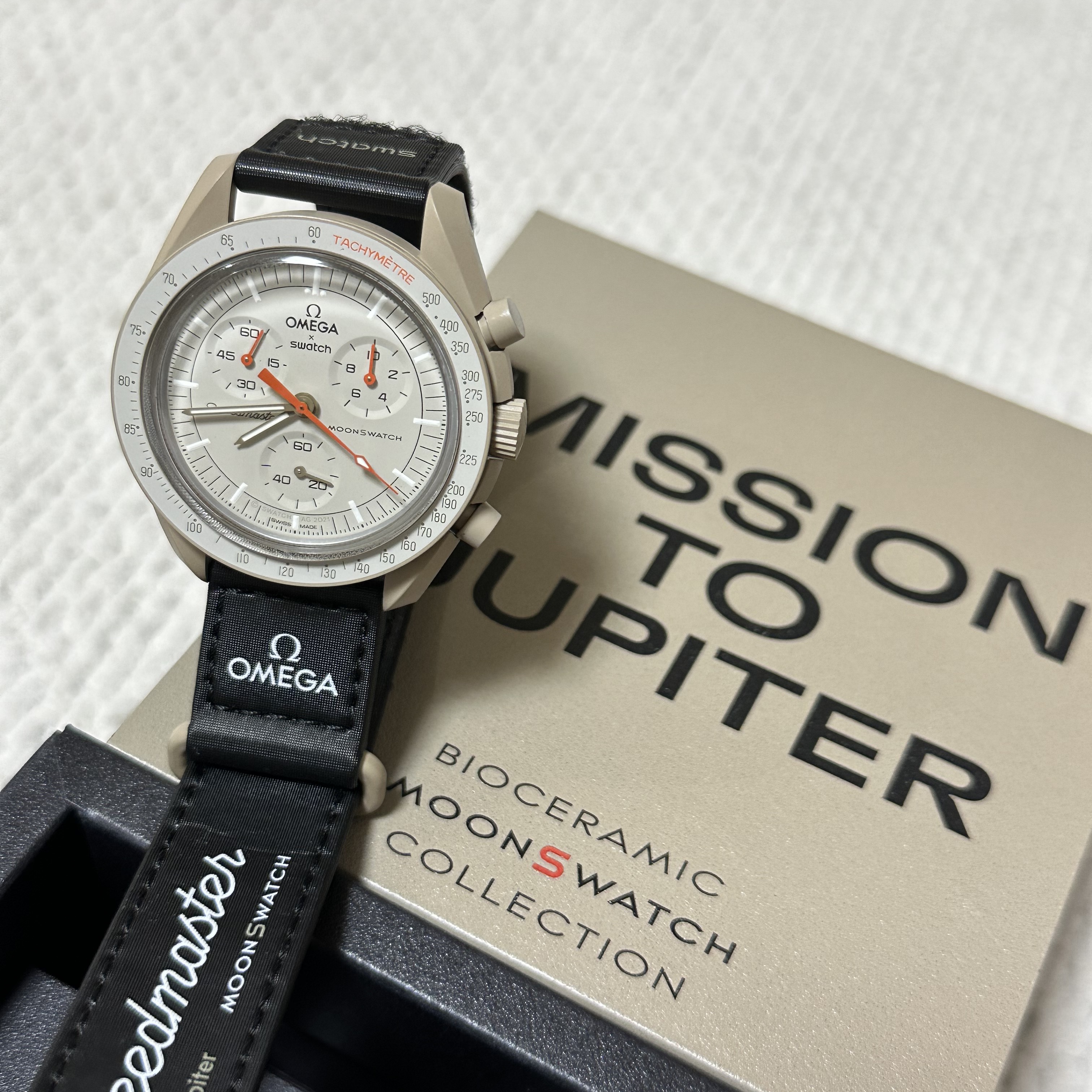 Swatch x Omega Bioceramic MoonSwatch Mission To Jupiter 착용 스타일 - 1