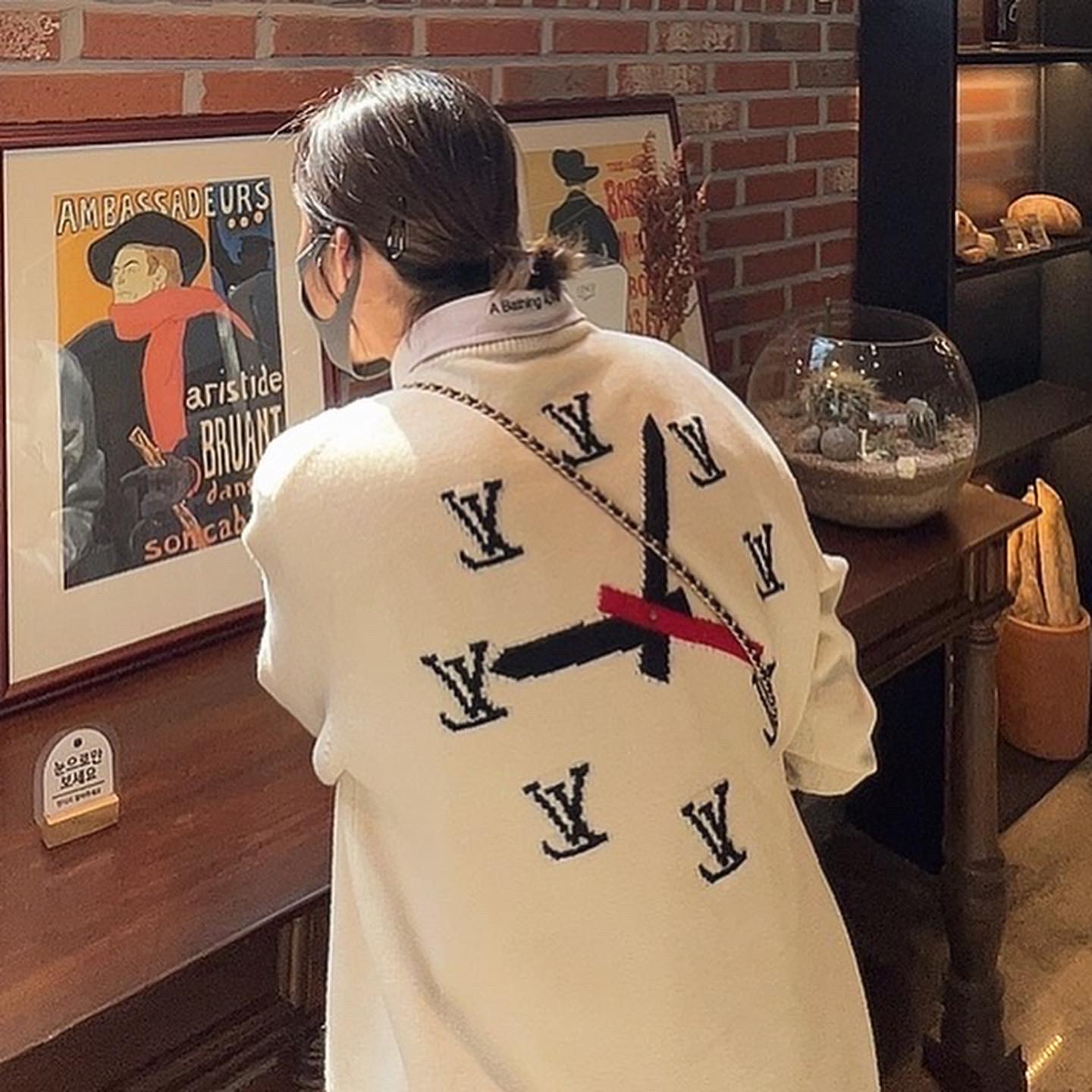 Louis Vuitton Clock Intarsia Pullover Black 착용 스타일 - 3