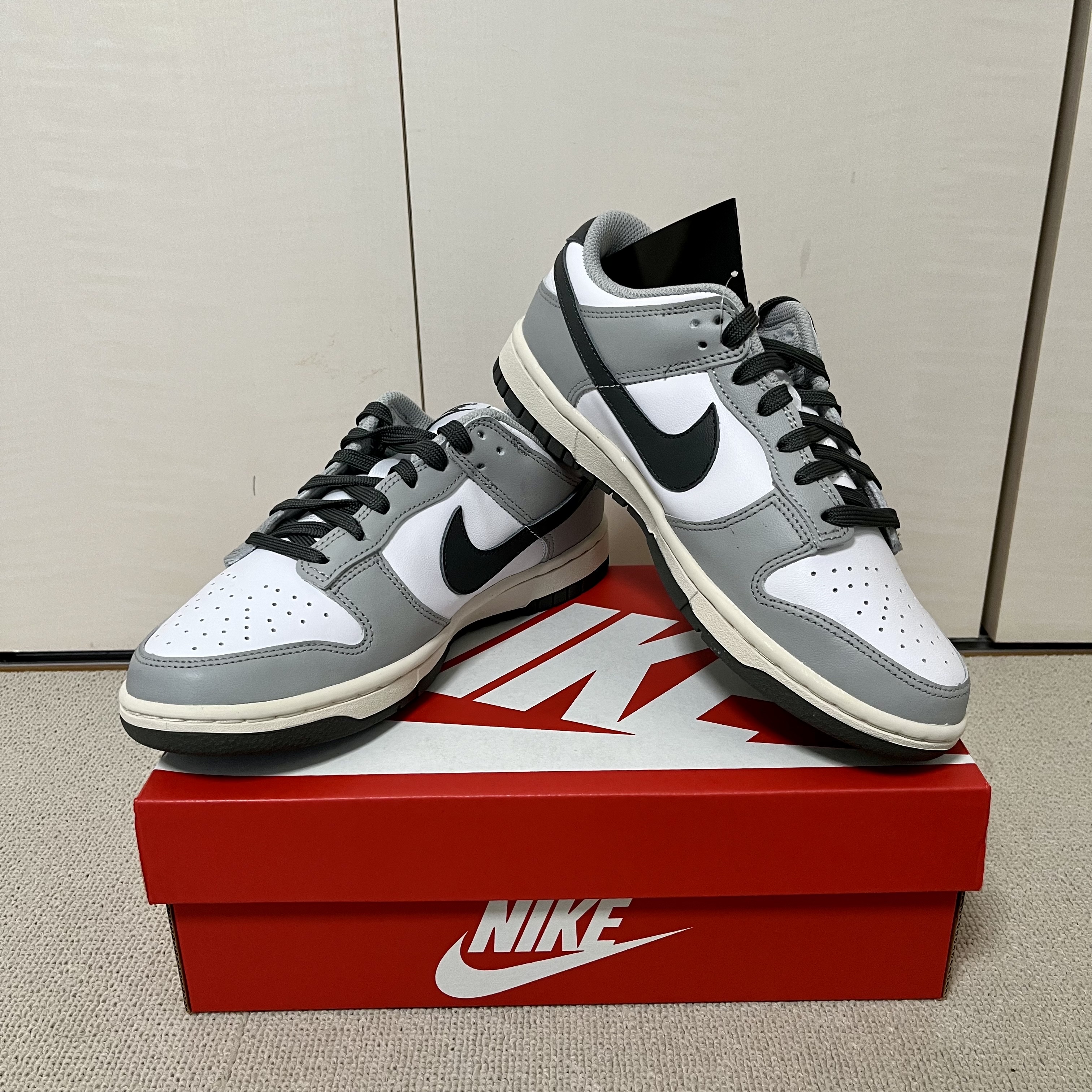 (W) Nike Dunk Low Light Smoke Grey 착용 스타일 - 1