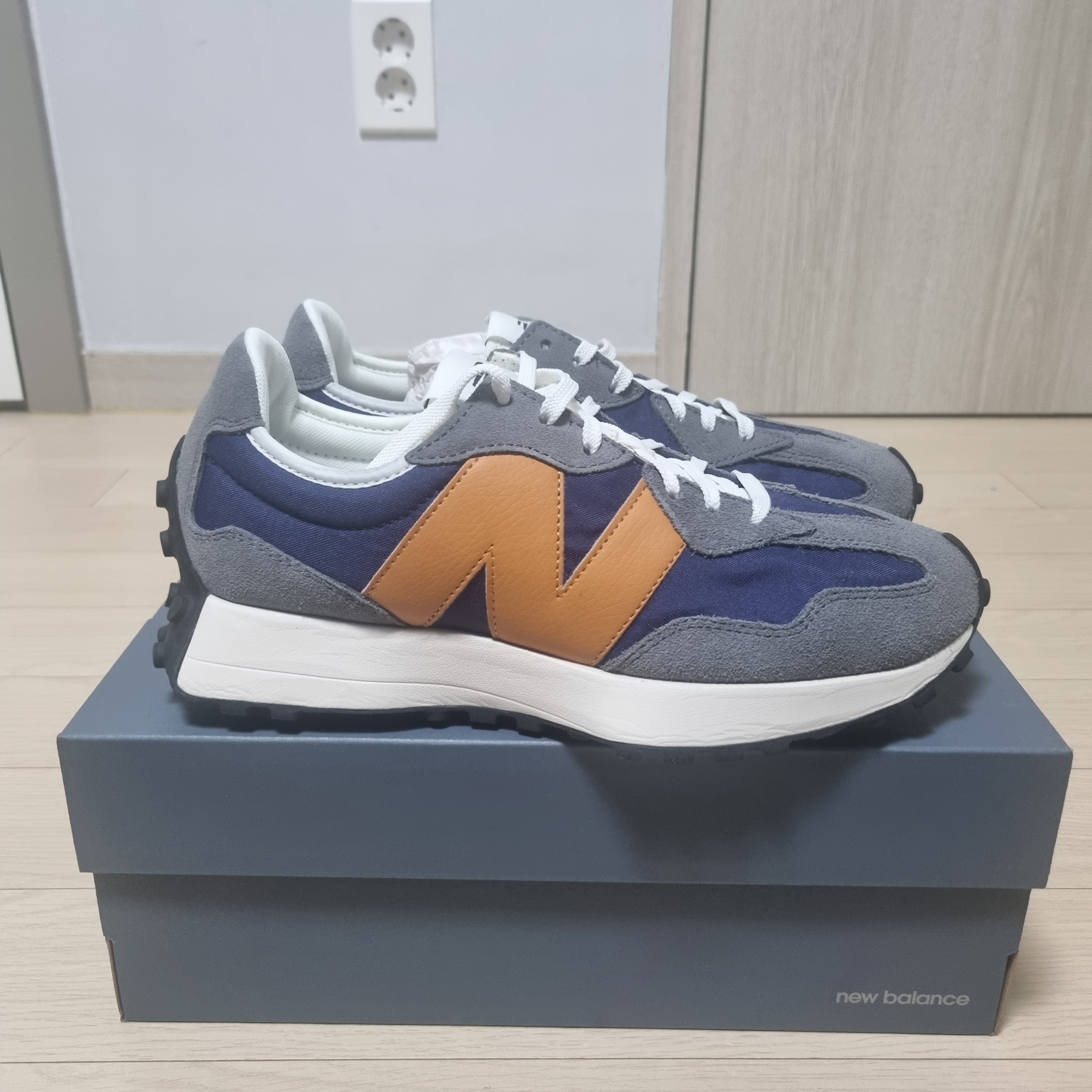 (W) New Balance 327 Castlerock Night Tide 착용 스타일 - 1