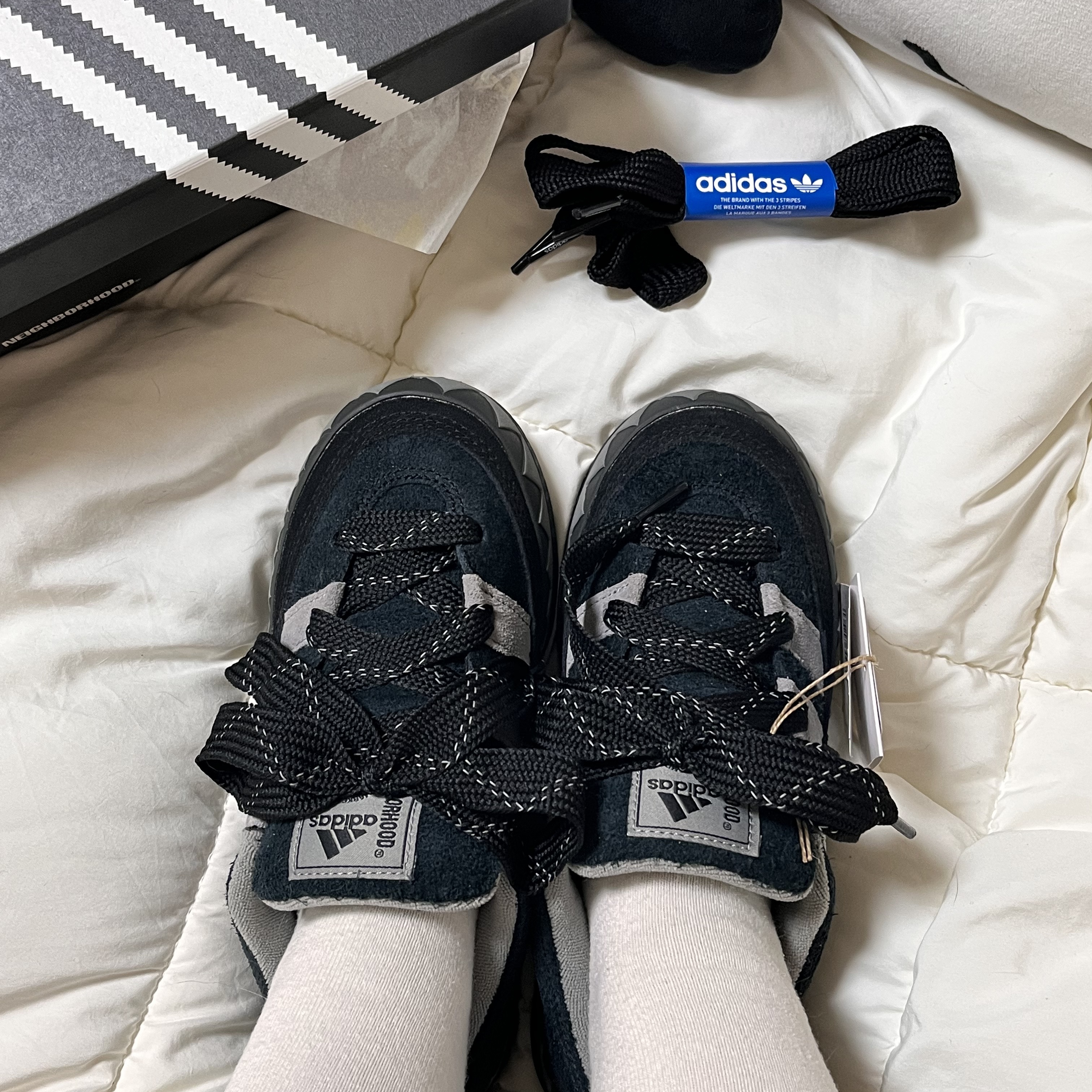 Adidas x Neighborhood Adimatic Core Black 착용 스타일 - 2