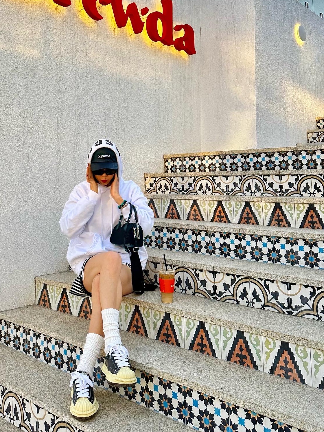 Maison Mihara Yasuhiro Blakey VL OG Sole Leather Low-top Sneakers Black, Supreme Leather Camp Cap Black - 21SS 착용 스타일 - 4