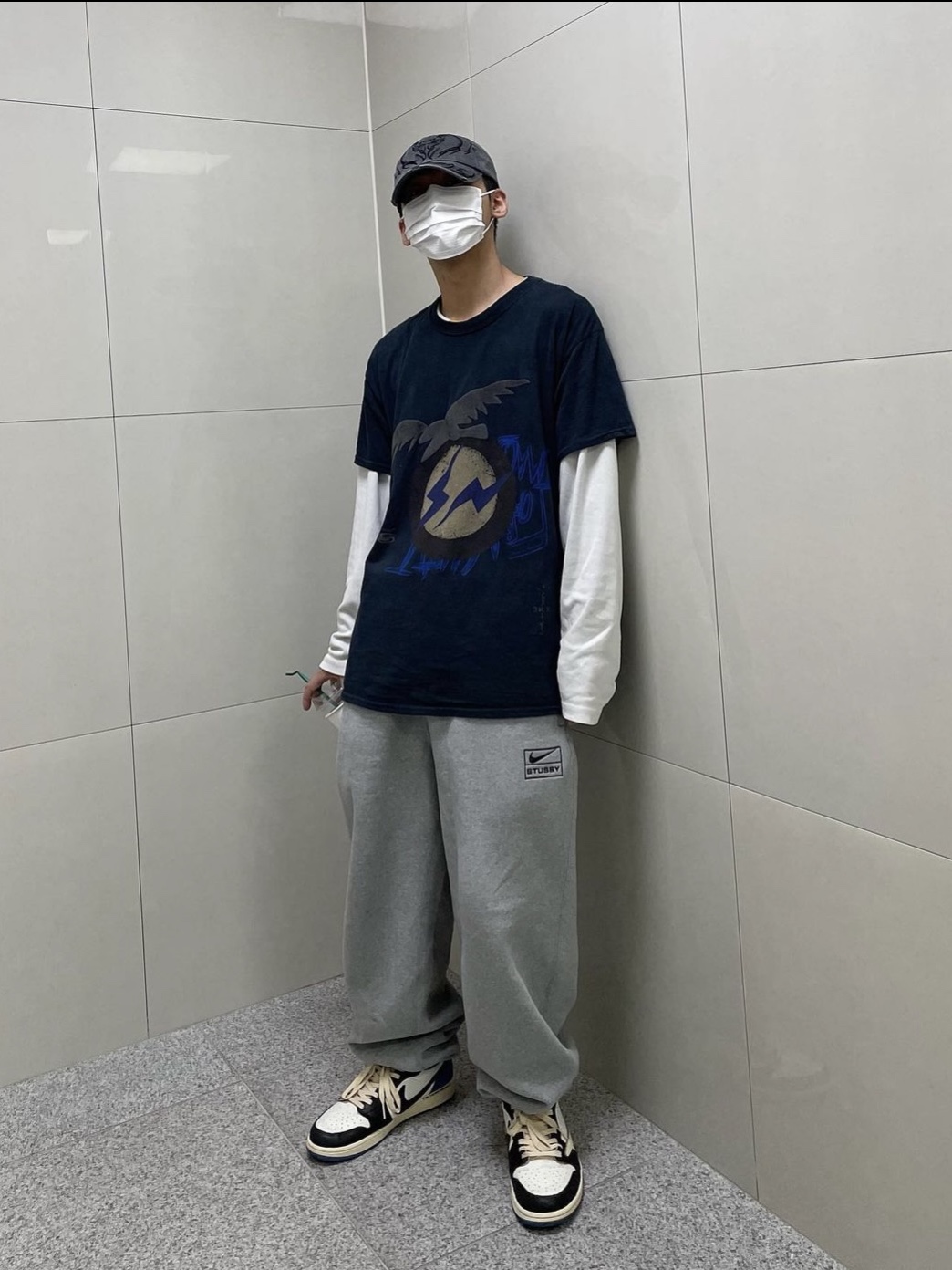 Jordan 1 x Travis Scott x Fragment Retro Low OG SP Military Blue, Nike x Stussy NRG RA Fleece Pants Dark Grey Heather (DJ9490-063) 착용 스타일 - 2