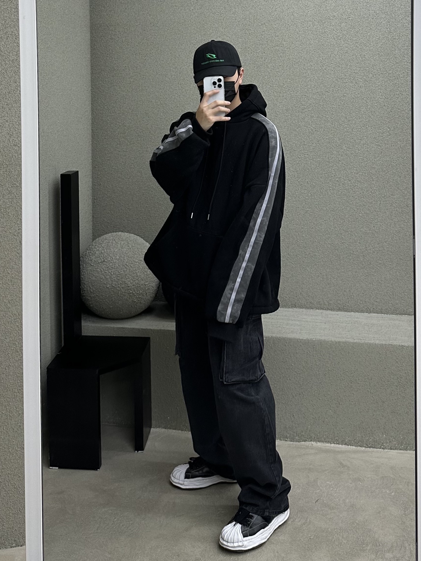 Maison Mihara Yasuhiro Blakey OG Sole Leather Low-top Sneakers Black, Maison Mihara Yasuhiro Blakey OG Sole Canvas Low-top Sneakers Black White 착용 스타일 - 2