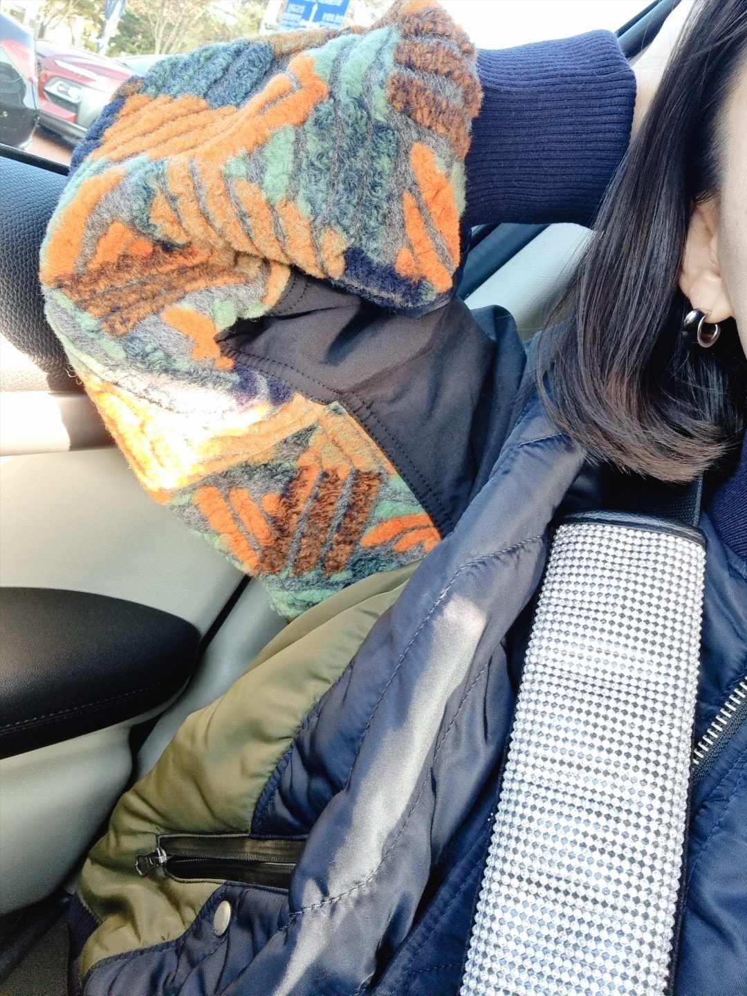 Andersson Bell x Asics Contrast Quilting Bomber Jacket Navy 착용 스타일 - 3