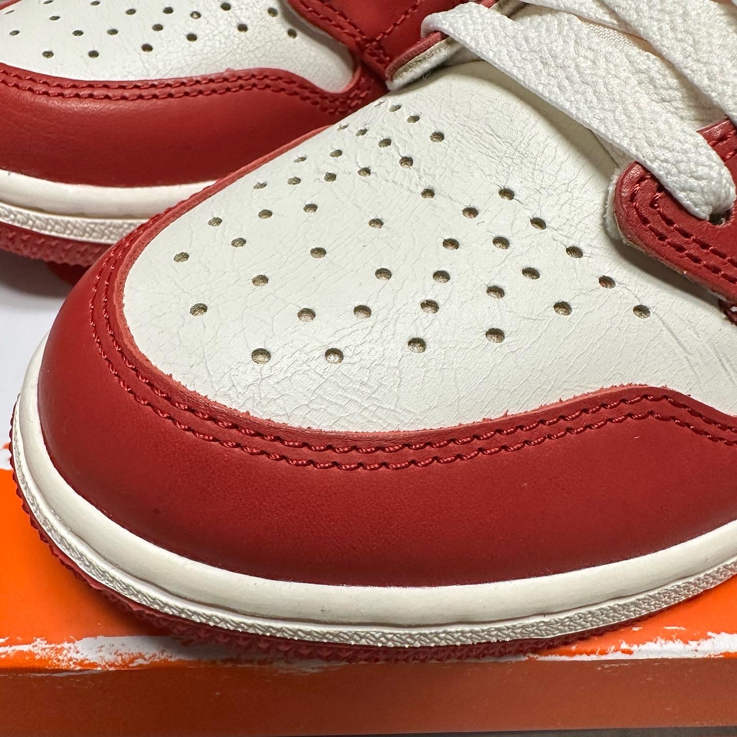 Jordan 1 Retro High OG Chicago 2022, (GS) Jordan 1 Retro High OG Chicago 2022 착용 스타일 - 3