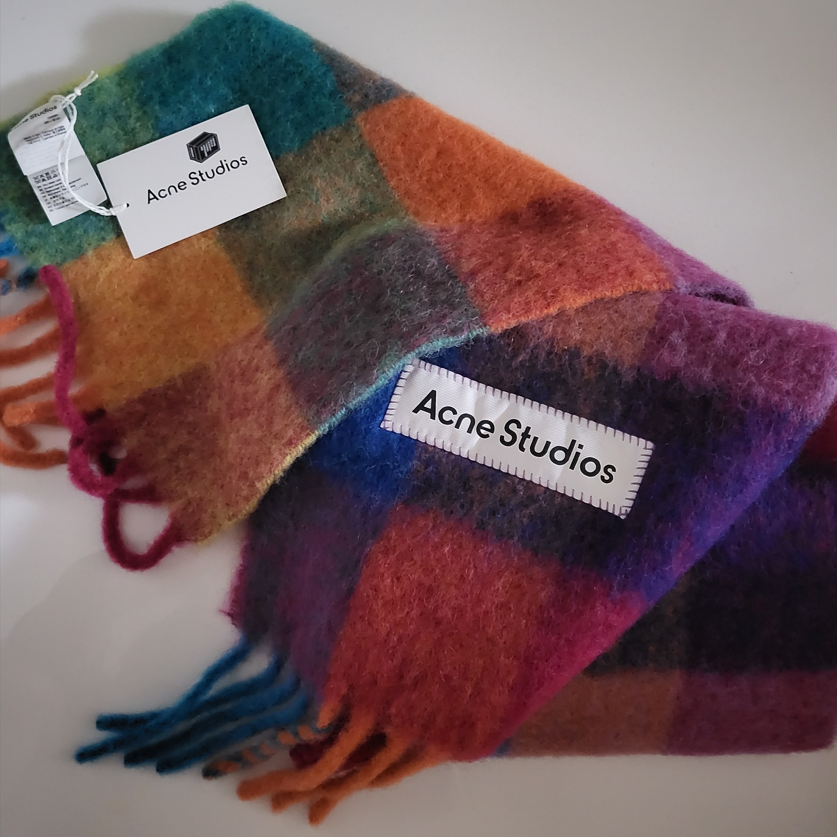 Acne Studios Mohair Check Muffler Fuchsia Pink Yellow Blue 착용 스타일