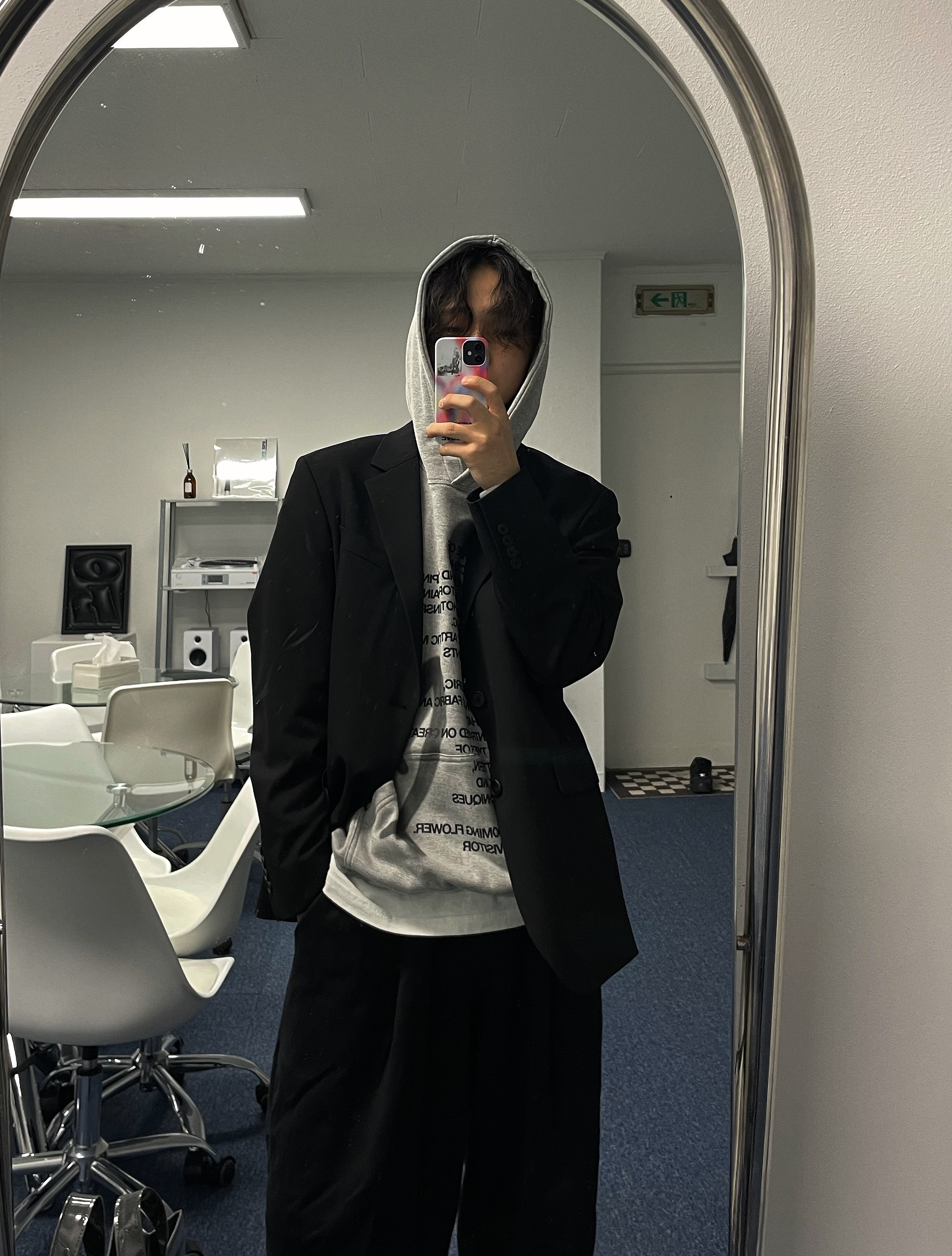The Museum Visitor Heart Sprayed Hoody Grey - 22PF 착용 스타일 - 2