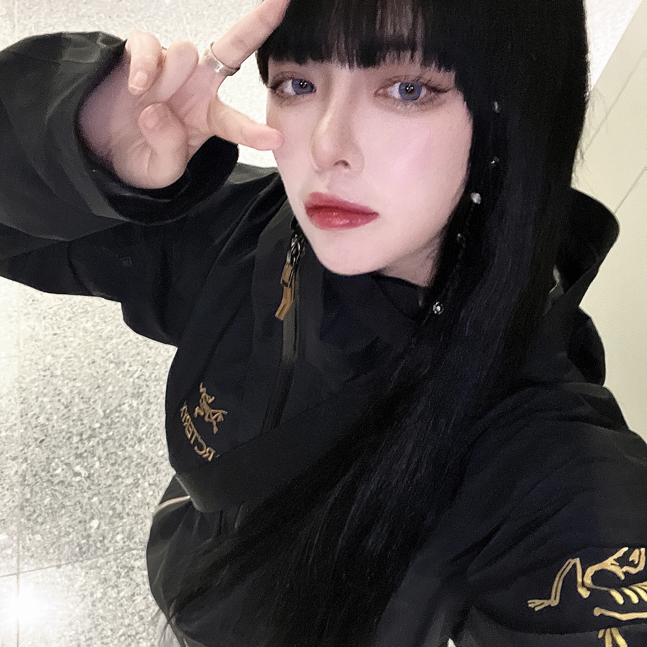 Arc'teryx x Beams Zeta SL Jacket Black Gold 착용 스타일