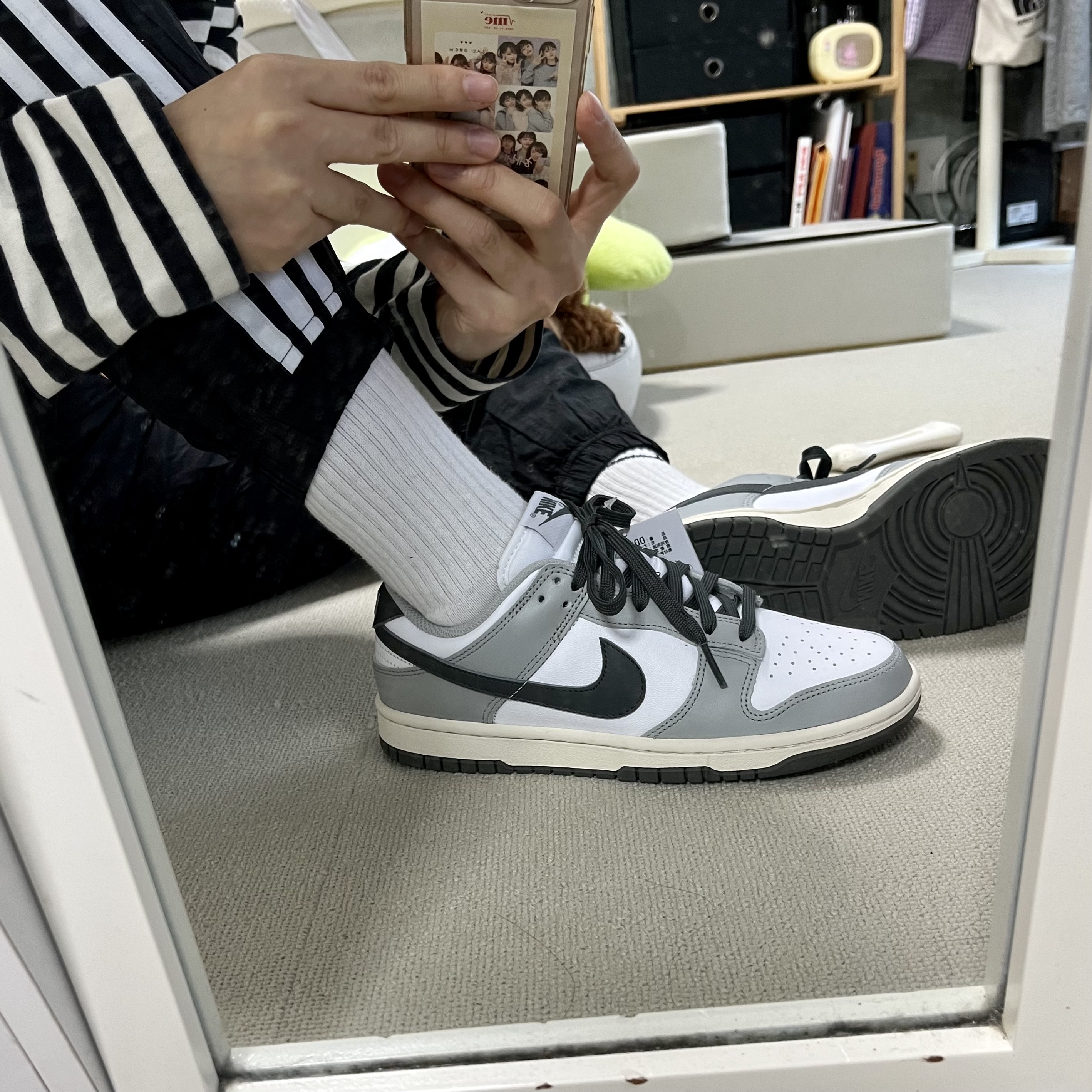 (W) Nike Dunk Low Light Smoke Grey 착용 스타일 - 2