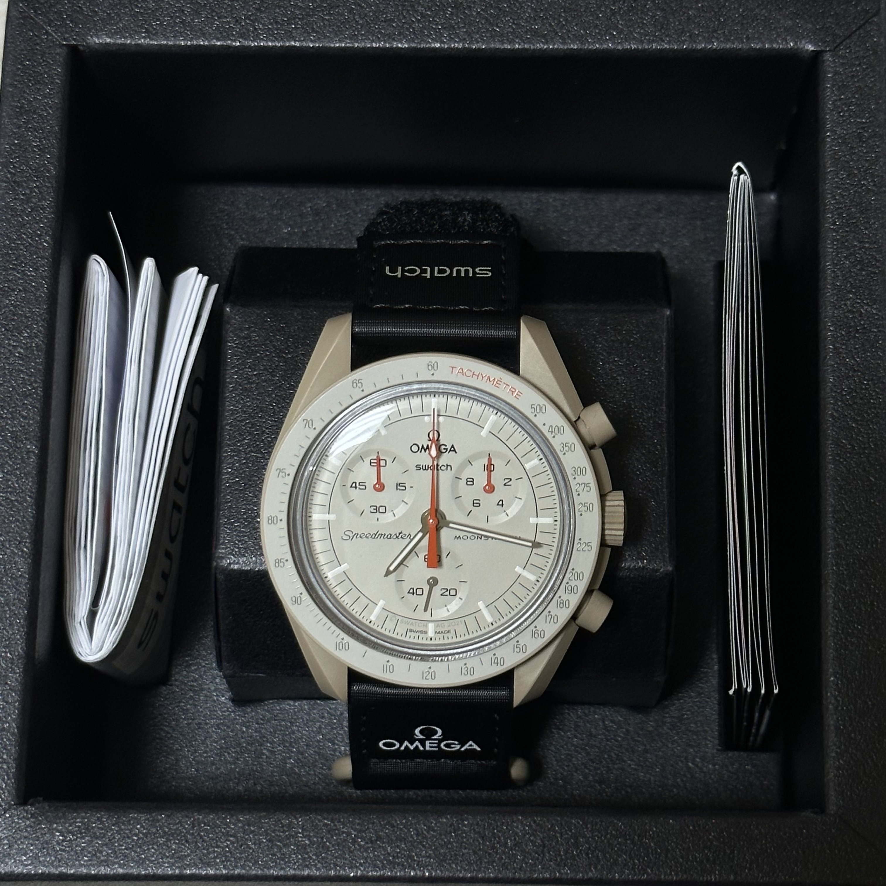 Swatch x Omega Bioceramic MoonSwatch Mission To Jupiter 착용 스타일 - 3