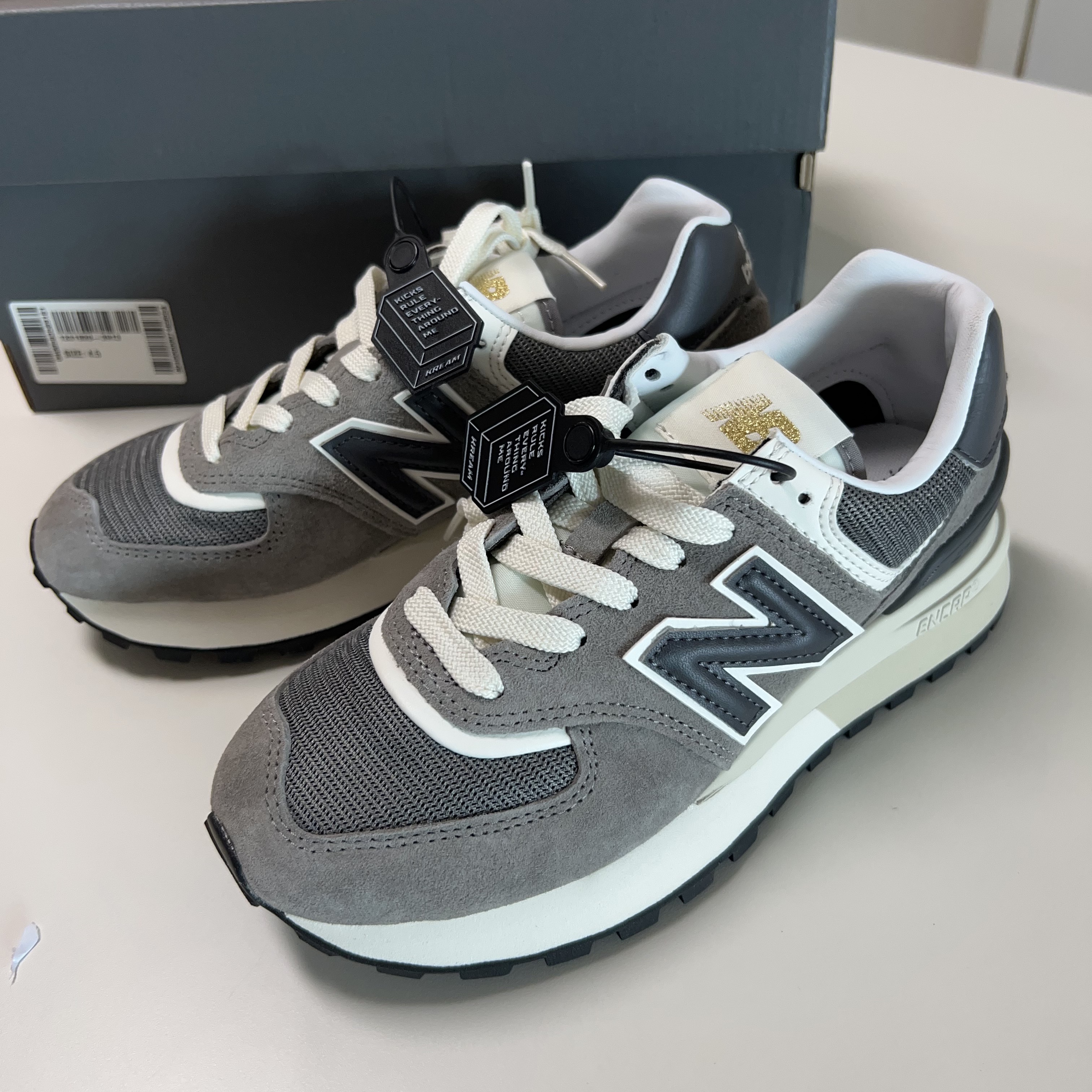 New Balance 574 Legacy Grey 착용 스타일